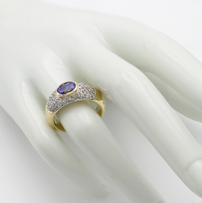 26998821b - Ring mit Tansanit und Brillanten, GG 750/000, ovaler Tansanit ca. 1.1 ct, Brill. in ...