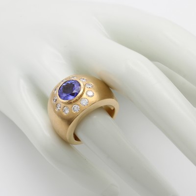 26998837b - Ring mit Tansanit und Brillanten, GG 750/000, z.T. matt., runder Tansanit v. sehr ...
