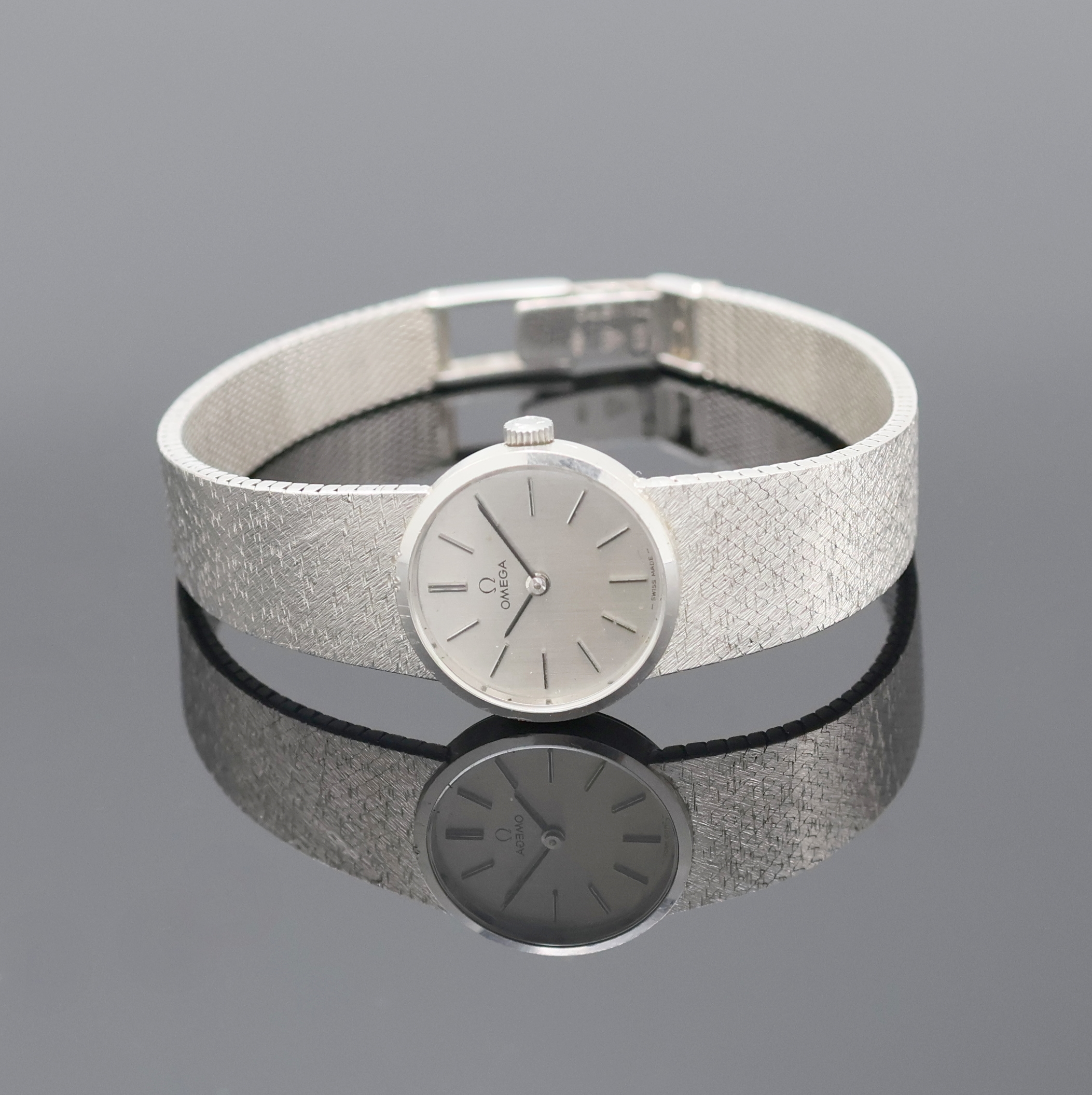 Image 26999162 - OMEGA Damenarmbanduhr in WG 585/000 Referenz 7280, Schweiz um 1973, Handaufzug, Boden ...