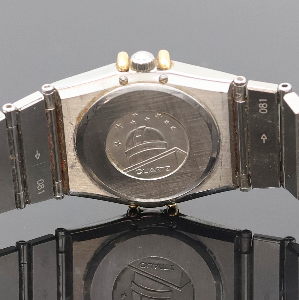 Detail e: OMEGA Constellation Damenarmbanduhr Referenz 795.1076, Schweiz um 1990, quarz, Edelstahl/Gold inkl. orig. Gliederband m. Faltschl., Boden aufgedr., ...