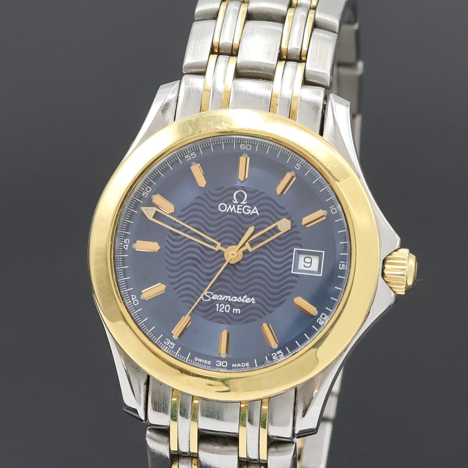 Detail a: OMEGA Seamaster Herrenarmbanduhr Referenz 168.1501/196.1501, Schweiz um 1995, quarz, Edelstahl/Gold inkl. orig. Gliederband m. Faltschl., Boden m. ...