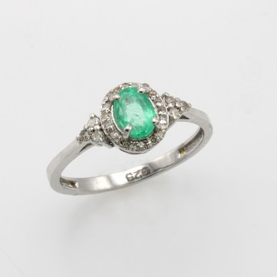 Image Ring mit Smaragd und Diamanten, 925er Silber, ovaler, fac. Smaragd umgeben v. Diam. zus. ...