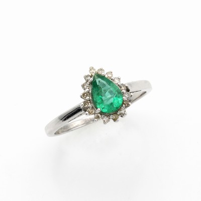 Image Ring mit Smaragd und Diamanten, 925er Silber, Smaragdtropfen ca. 0.60 ct umgeben v. ...