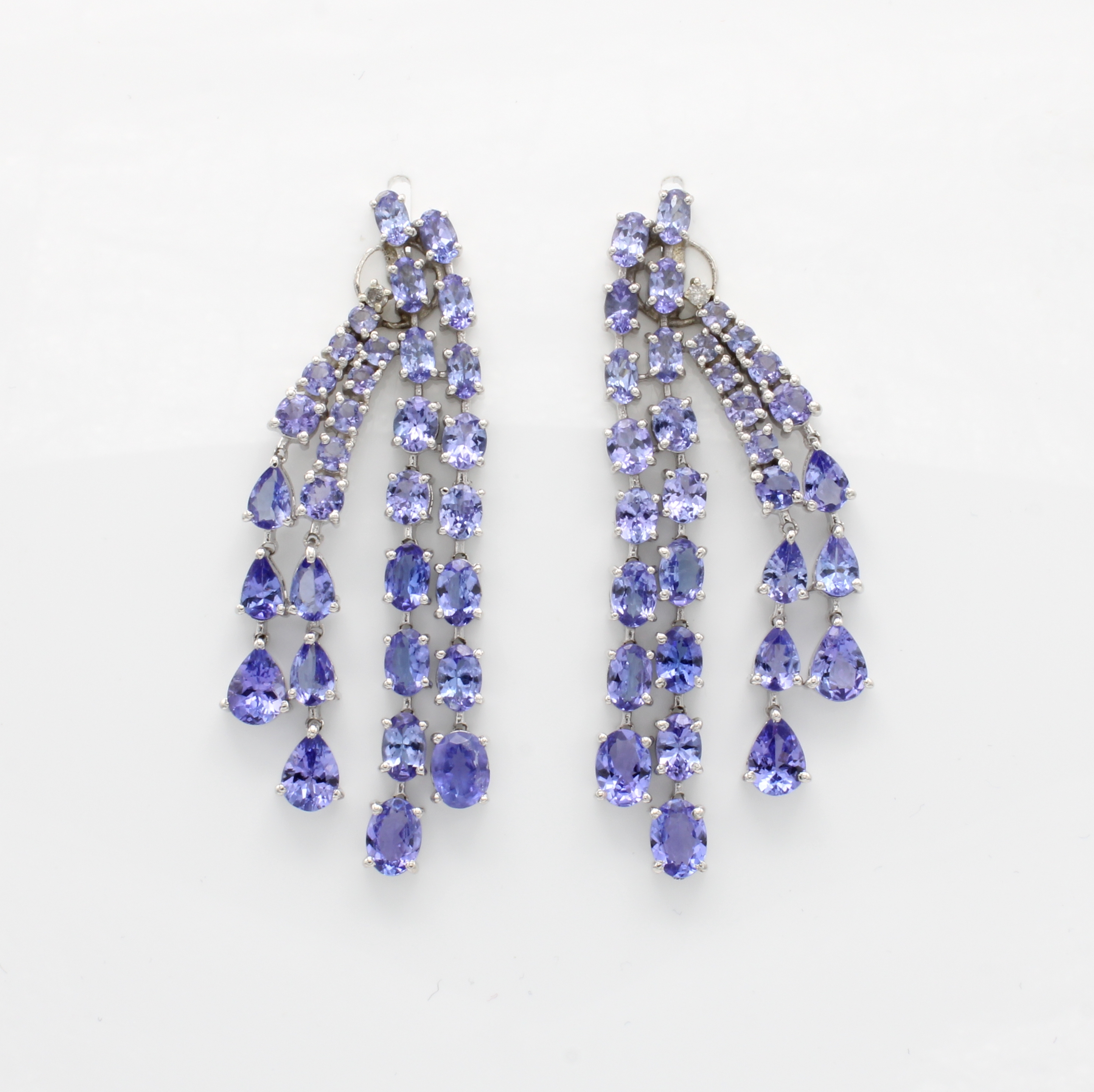 Image 26999634 - Paar Ohrstecker mit Tansaniten und Diamanten, 925er Silber, z.T. bewegl. Abhängungen, ...