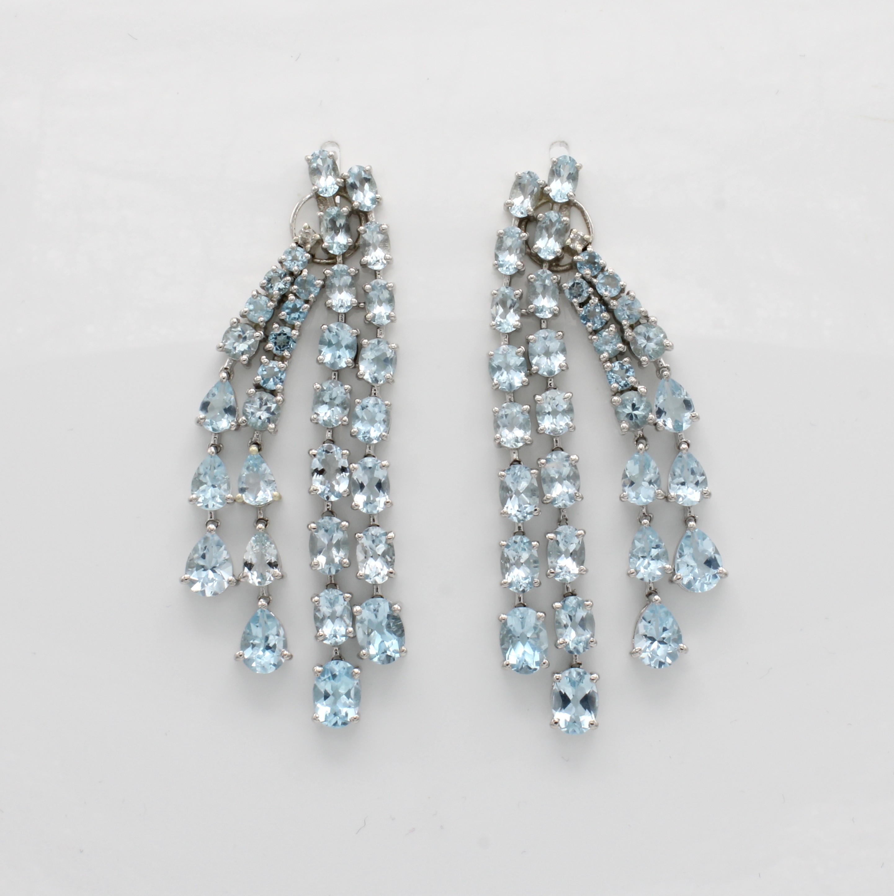 Image 26999638 - Paar Ohrstecker mit Blautopasen und Diamanten, 925er Silber, z.T. bewegl. Abhängungen, ...