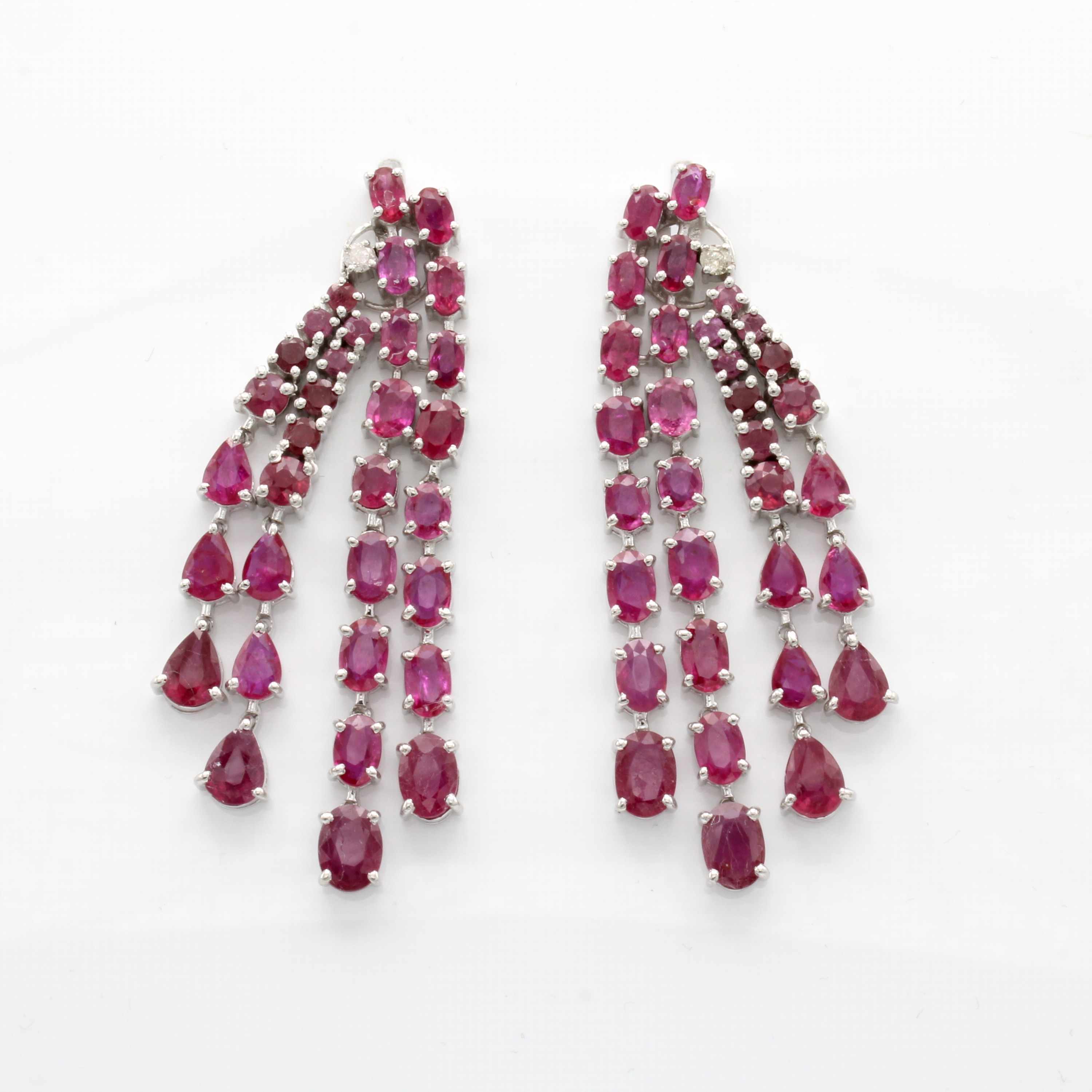 Image 26999685 - Paar Ohrstecker mit Rubinen und Diamanten, 925er Silber, z.T. bewegl. Abhängungen, ...