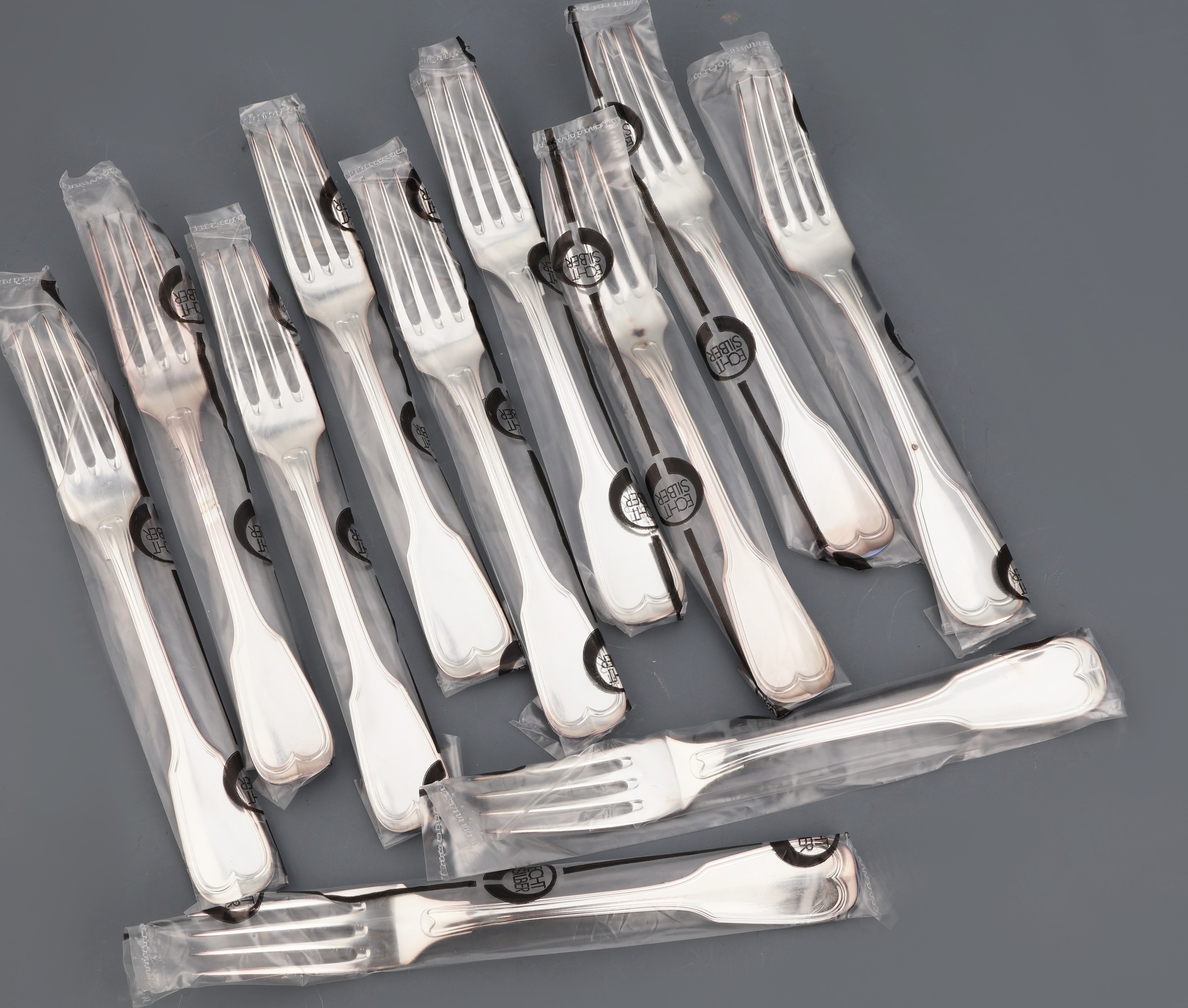 Detail g: Umfangreiches Besteck für 12 Personen, 800er Silber, Wilkens Bremen, Modell Augsburger Faden, best. aus: 12 Menuemesser (Griffe gefüllt, Klingen ...