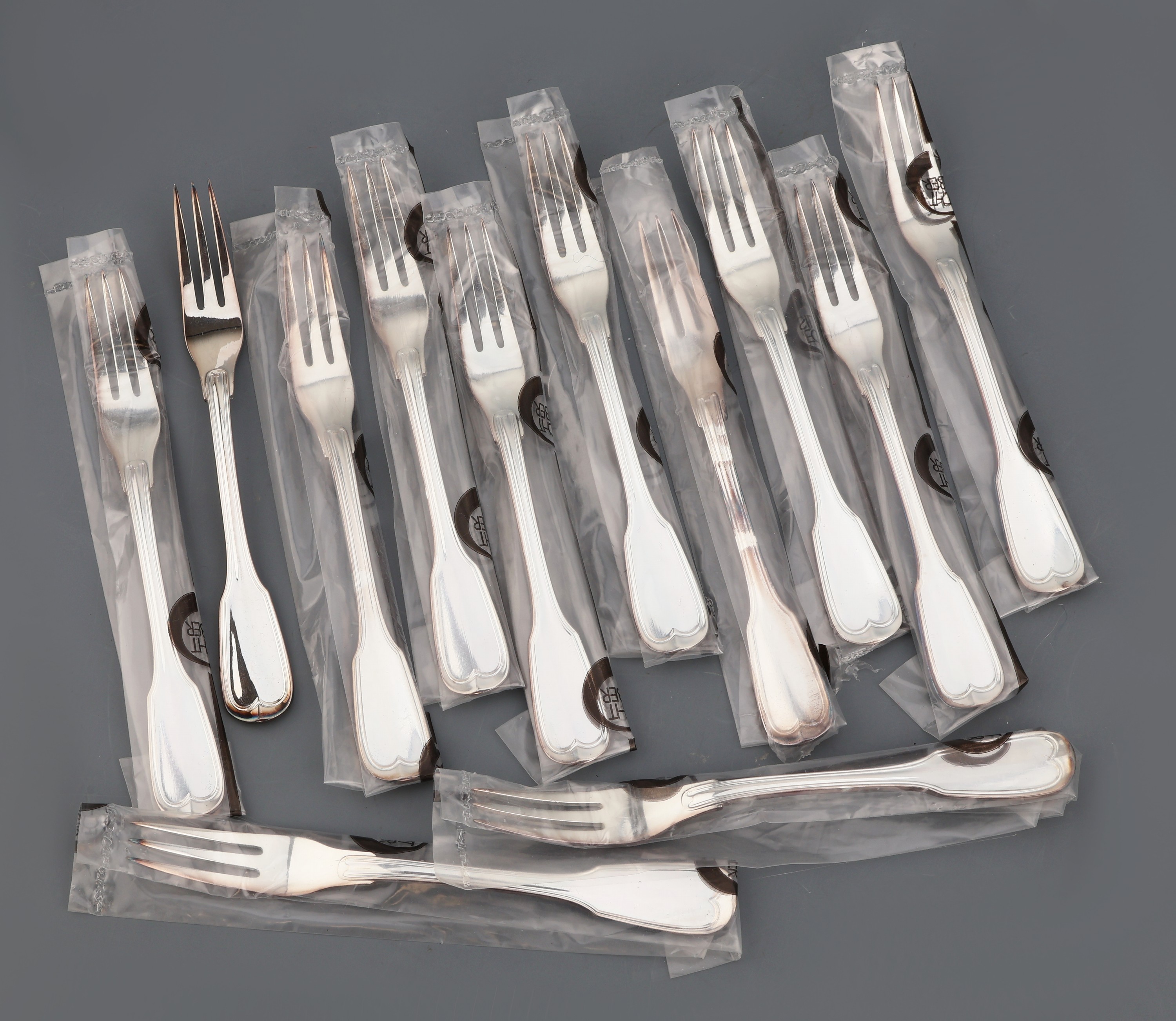 Detail h: Umfangreiches Besteck für 12 Personen, 800er Silber, Wilkens Bremen, Modell Augsburger Faden, best. aus: 12 Menuemesser (Griffe gefüllt, Klingen ...