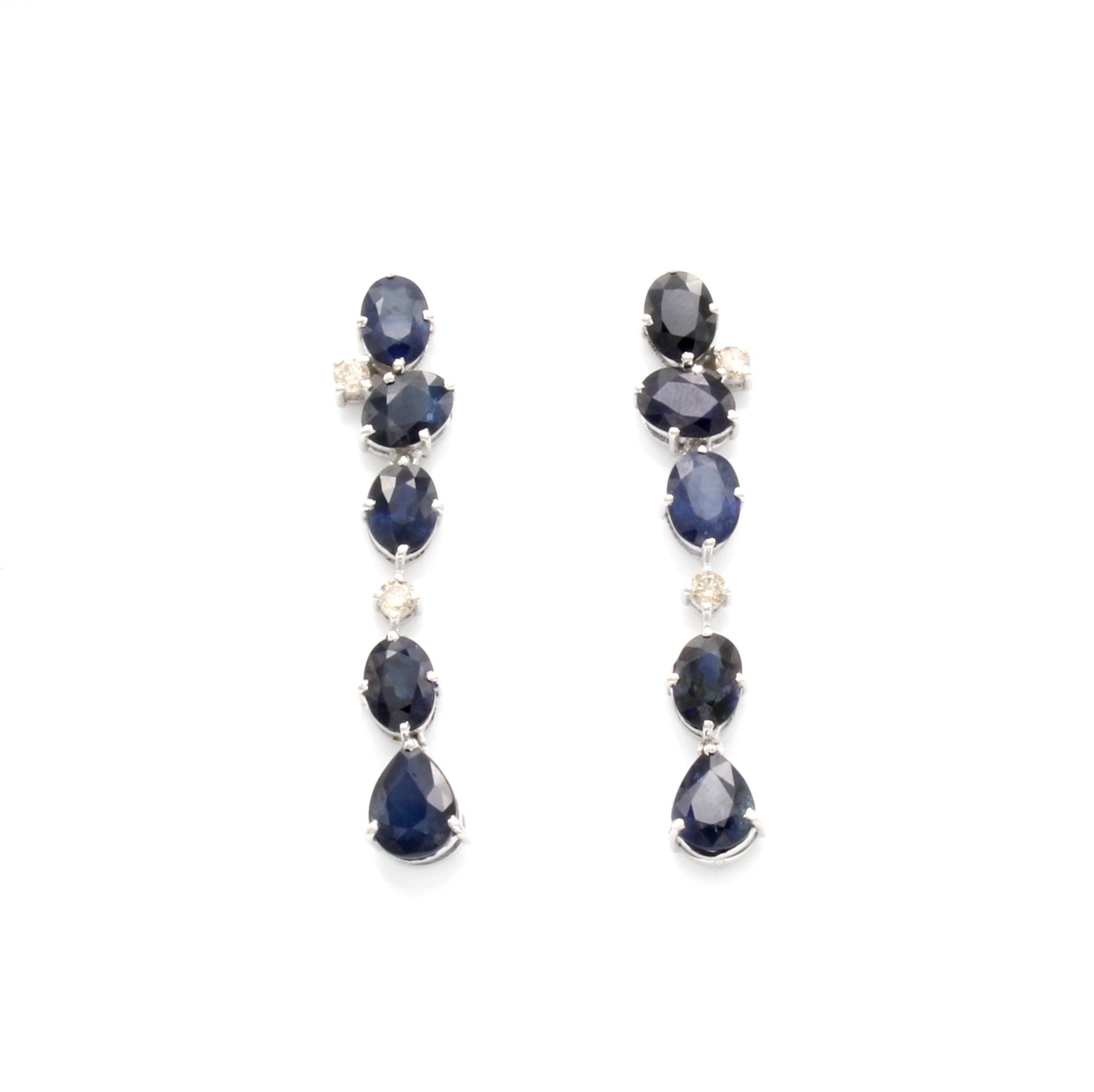 Image 26999690 - Paar Ohrstecker mit Saphiren und Diamanten, 925er Silber, ovale u. tropfenförm. Saphire ...