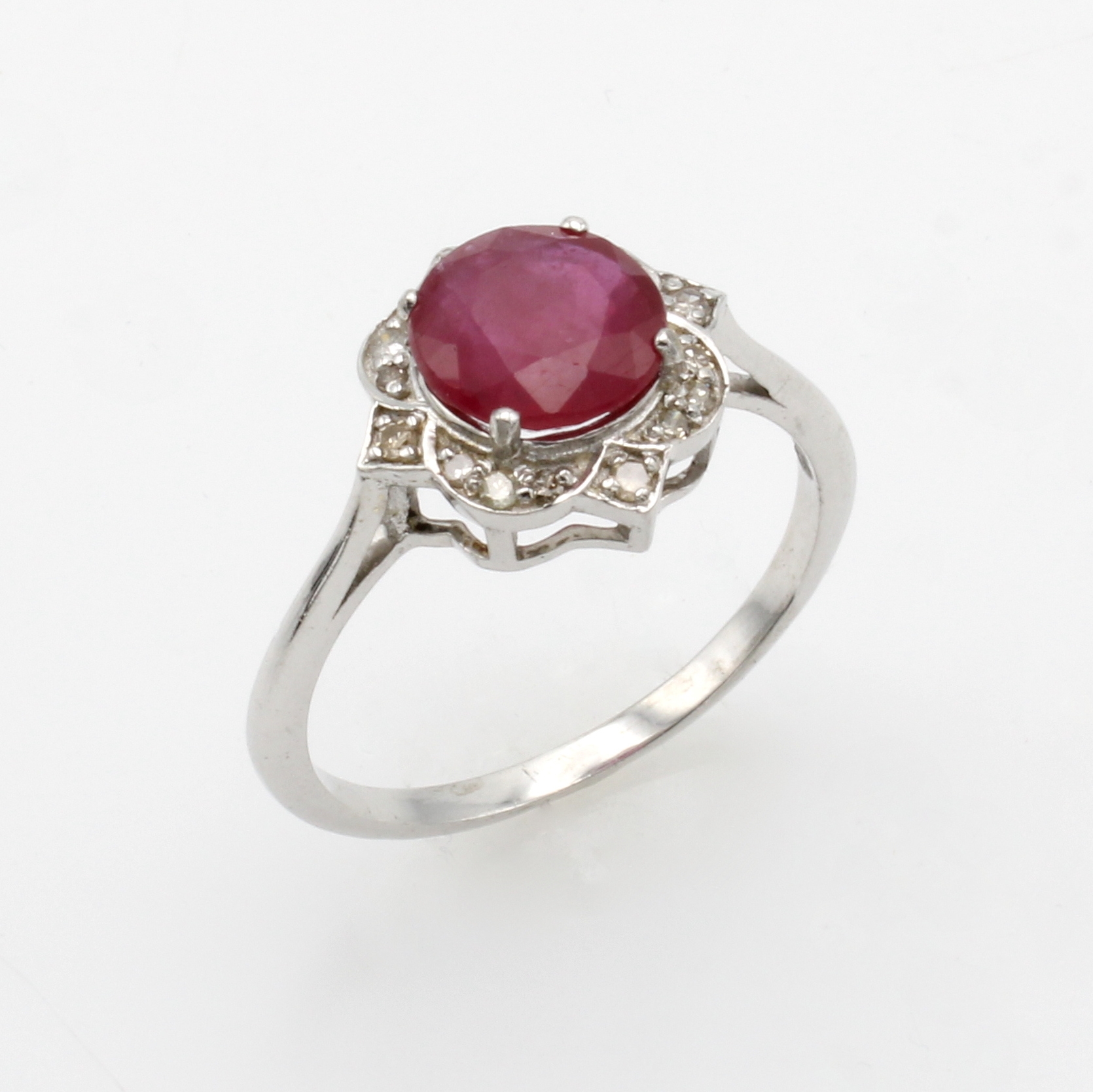 Image 26999694 - Ring mit Rubin und Diamanten, 925er Silber , runder, fac. Rubin (beh.) ca. 2 ct umgeben ...