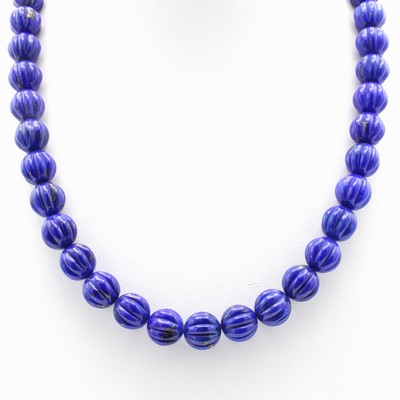 26999626a - Kette mit Lapislazuli, Karabinerschl., geriefte Kugeln, D. ca. 10 mm v. sehr guter ...