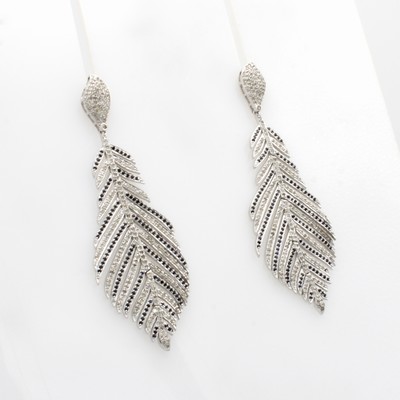 26999687a - Paar Ohrstecker ´Federn´ mit Saphiren und Diamanten, 925er Silber, z.T. bewegl., fac. ...