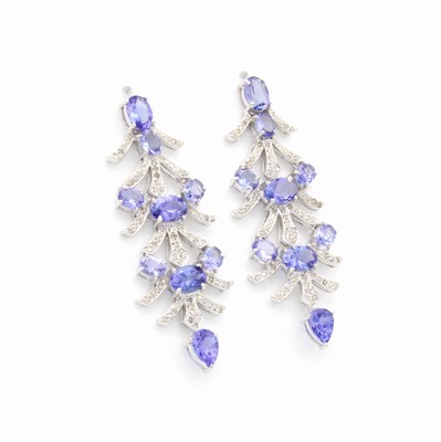 26999693a - Paar Ohrstecker mit Tansaniten und Diamanten, 925er Silber, gefächerter Aufbau, ovale ...