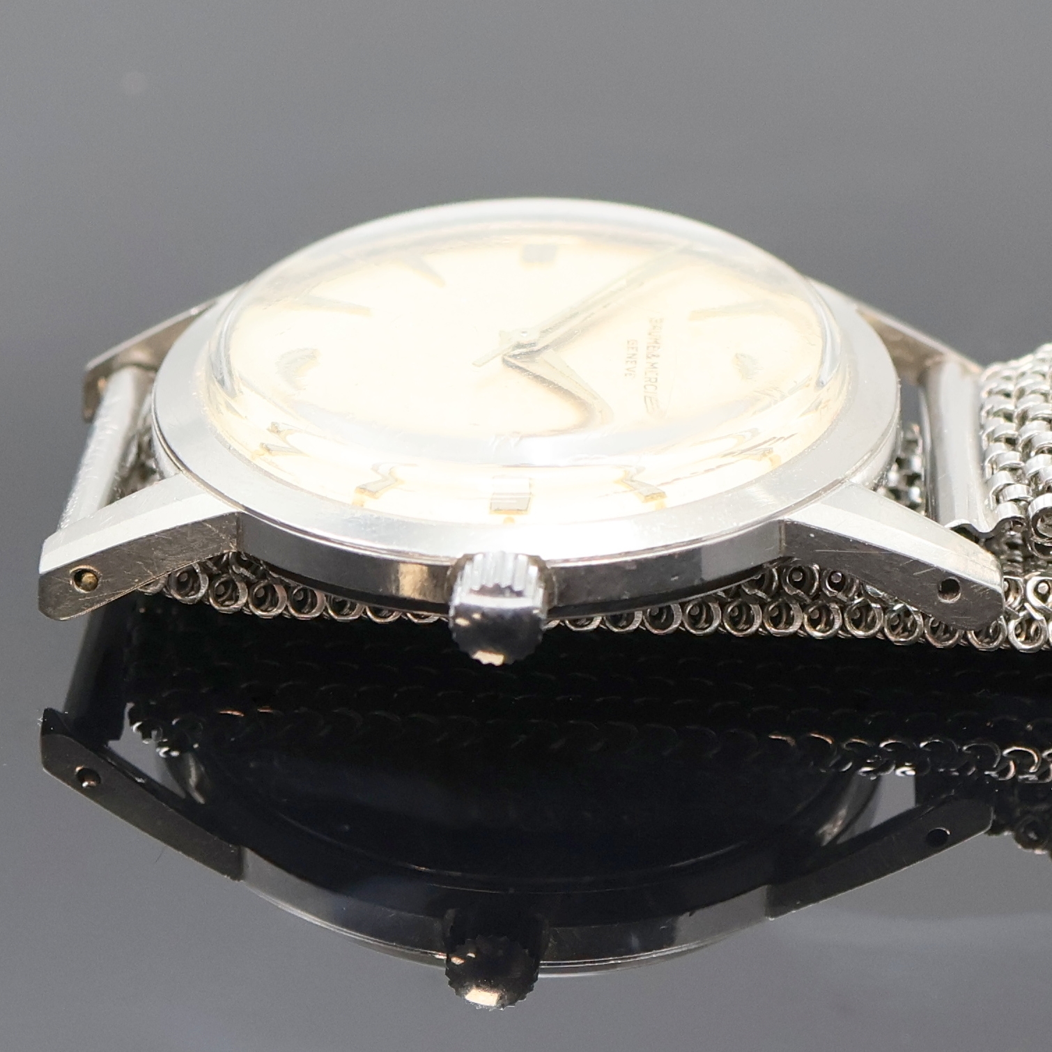 Detail c: BAUME & MERCIER Herrenarmbanduhr in Stahl, Schweiz um 1965, Handaufzug, Boden verschr., neutr. Flexband, silb. Zifferbl. fl., silb. Zeiger u. ...