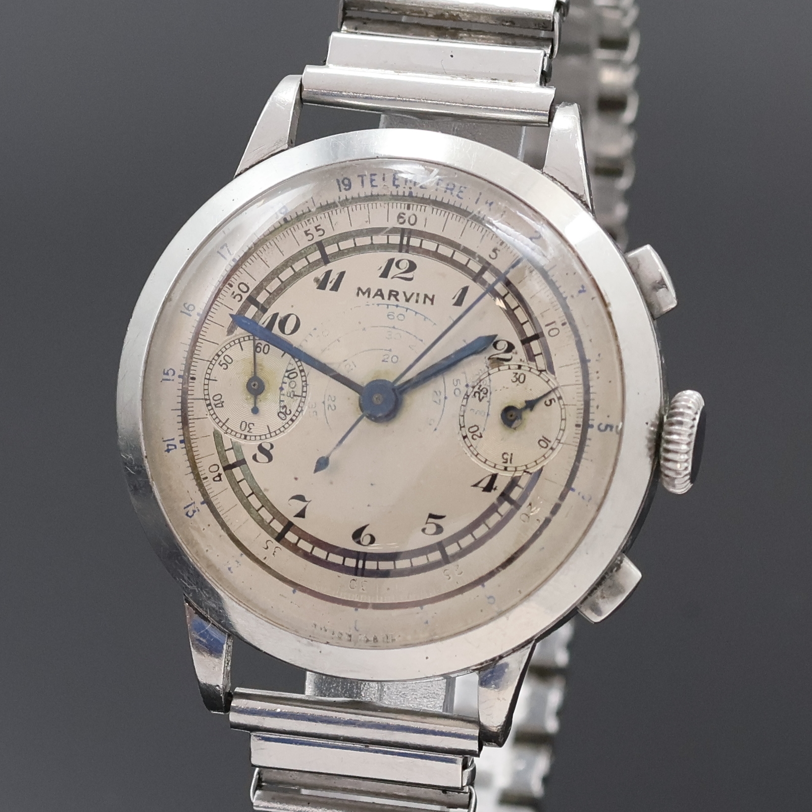 Detail a: MARVIN Schaltradchronograph in Stahl, Schweiz um 1940, Handaufzug, 3-teil. Geh., sign. Boden und Glasrand aufgedr., ovale Drücker, silb. orig. ...