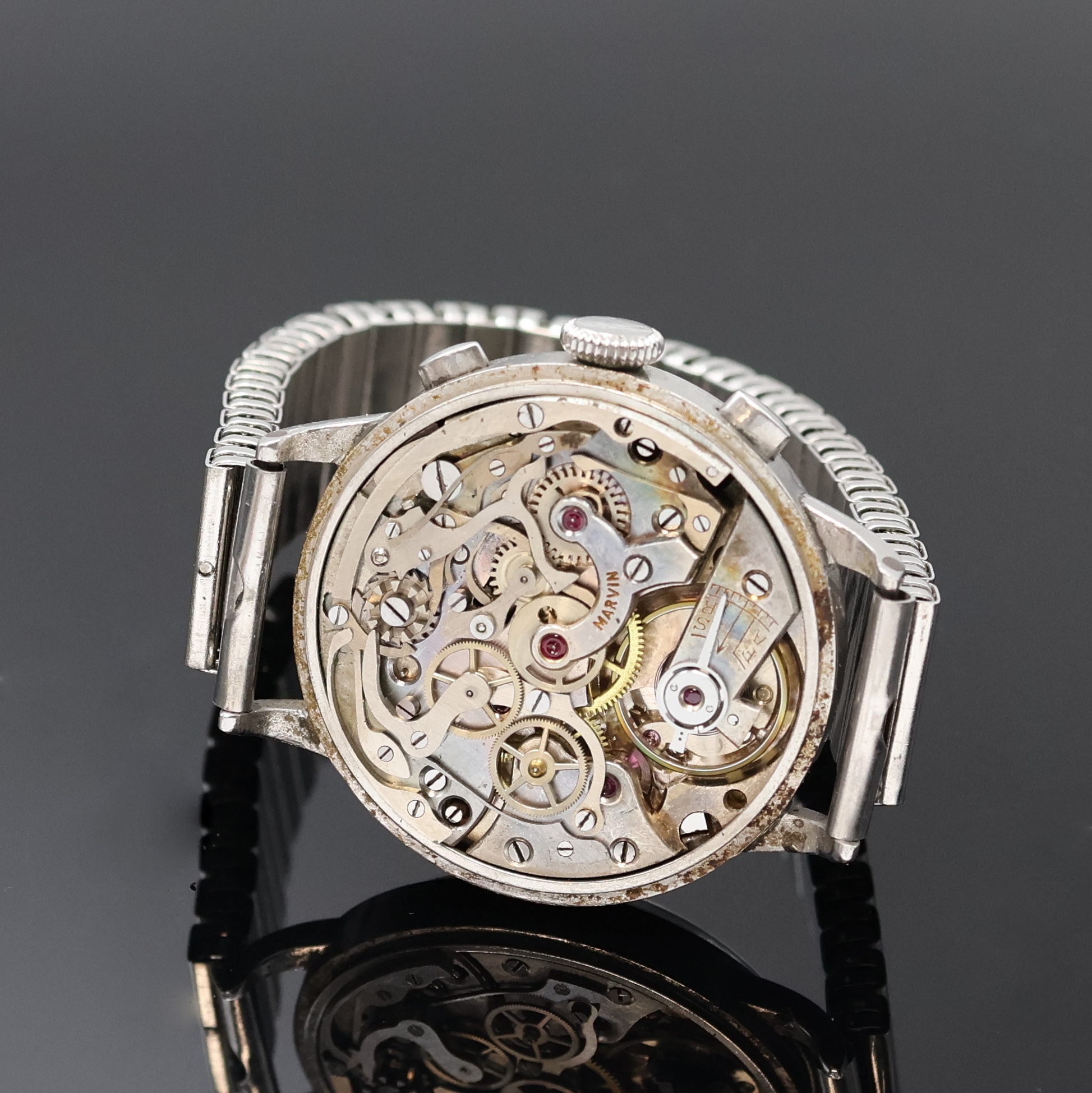 Detail d: MARVIN Schaltradchronograph in Stahl, Schweiz um 1940, Handaufzug, 3-teil. Geh., sign. Boden und Glasrand aufgedr., ovale Drücker, silb. orig. ...