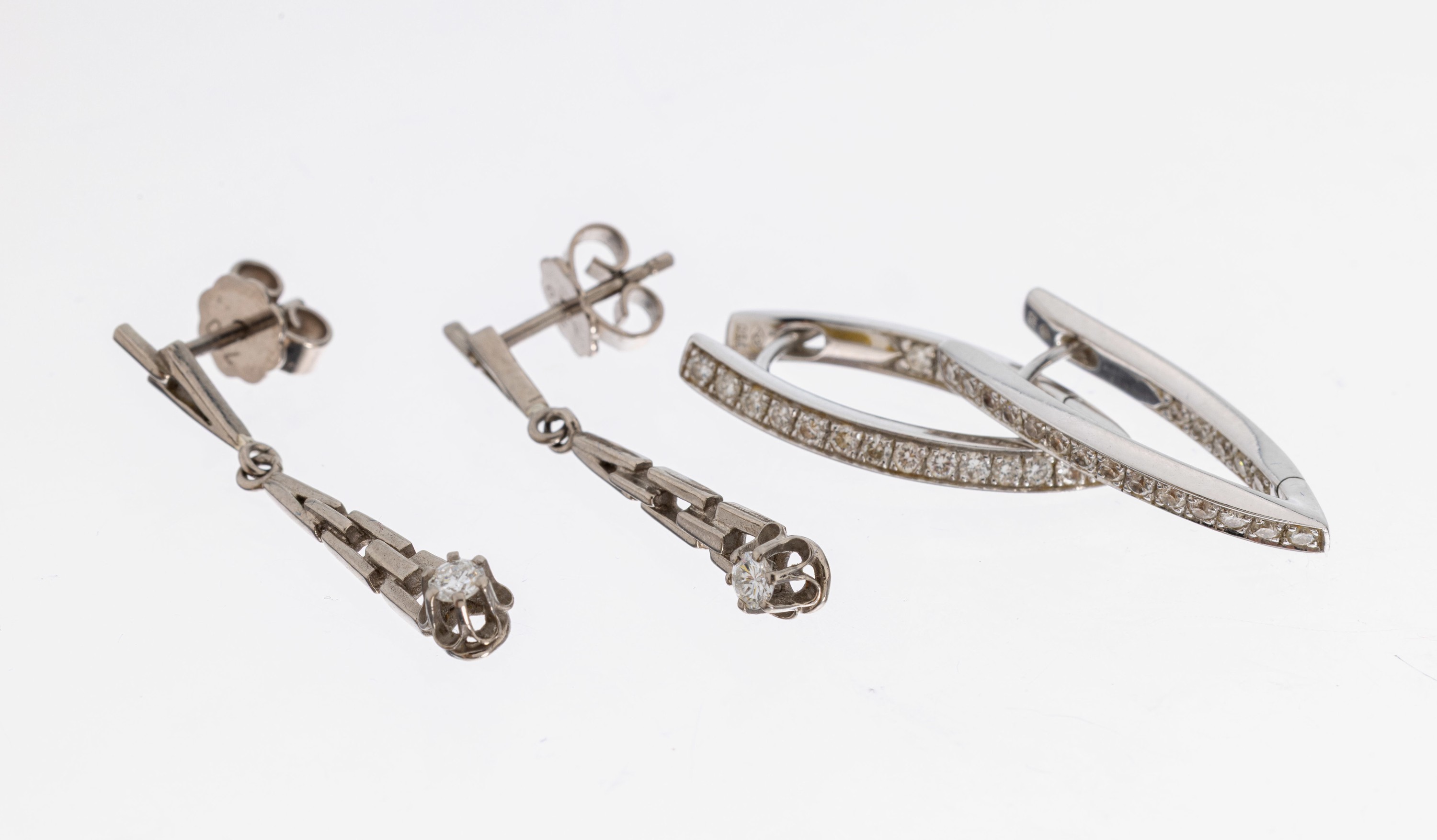 Image 27000117 - Konvolut 2 18 kt Gold Brillant-Ohrstecker, WG 750/000, 1x Paar V-förm. Creolen, ...