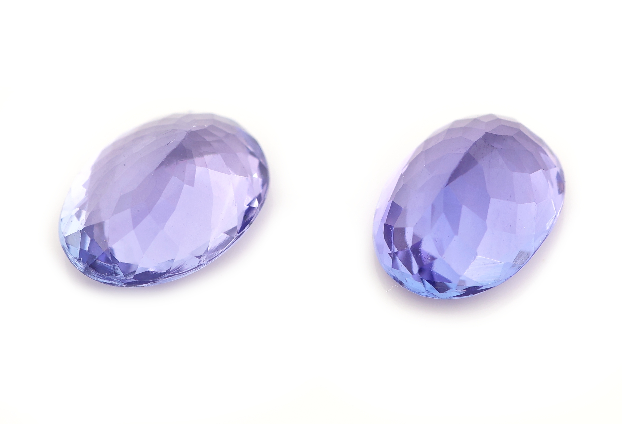 Detail a: Lot 2 lose Tansanite, zus. ca. 3.78 ct, ovalfacett.