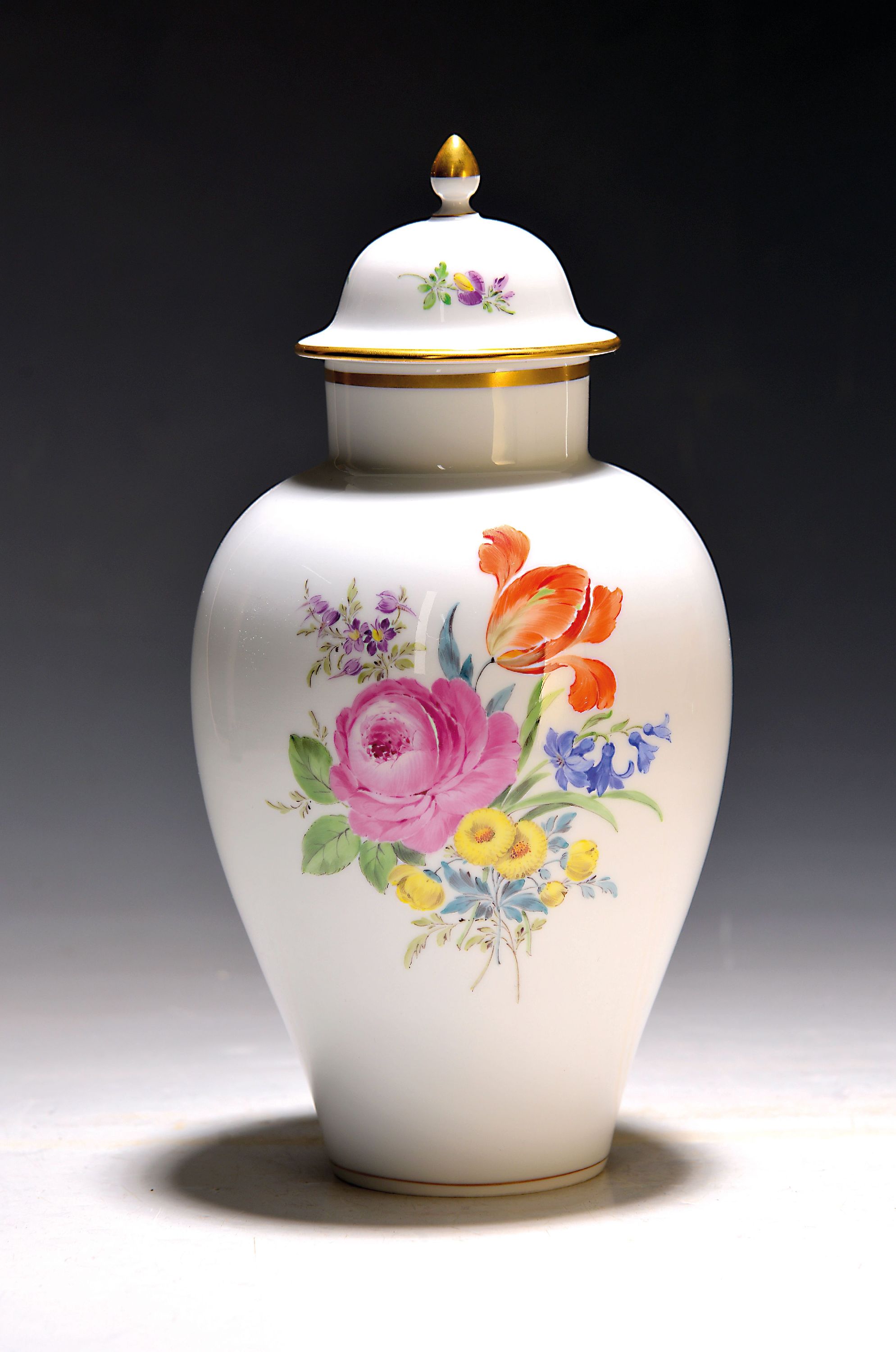 Image 27000288 - Deckelvase, Meissen, 20. Jh., 1. Wahl, bunte Blumenmalerei, Goldränder, H. ca. 24cm