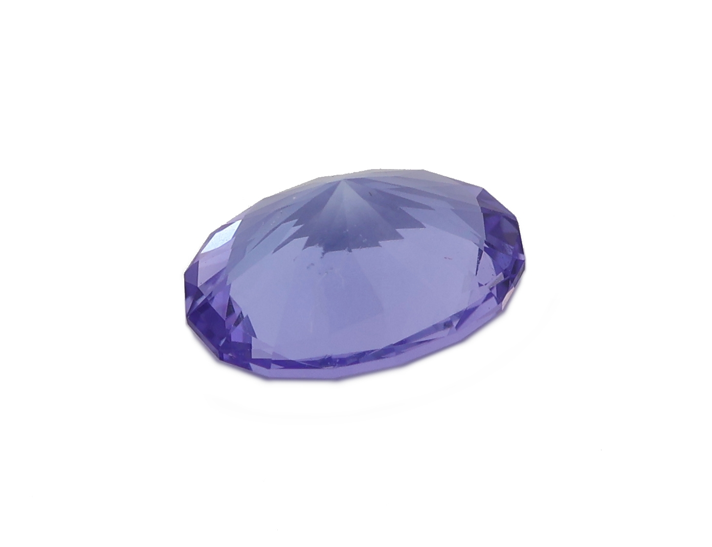 Detail a: Loser Tansanit, ca. 2.43 ct, ovalfacett.