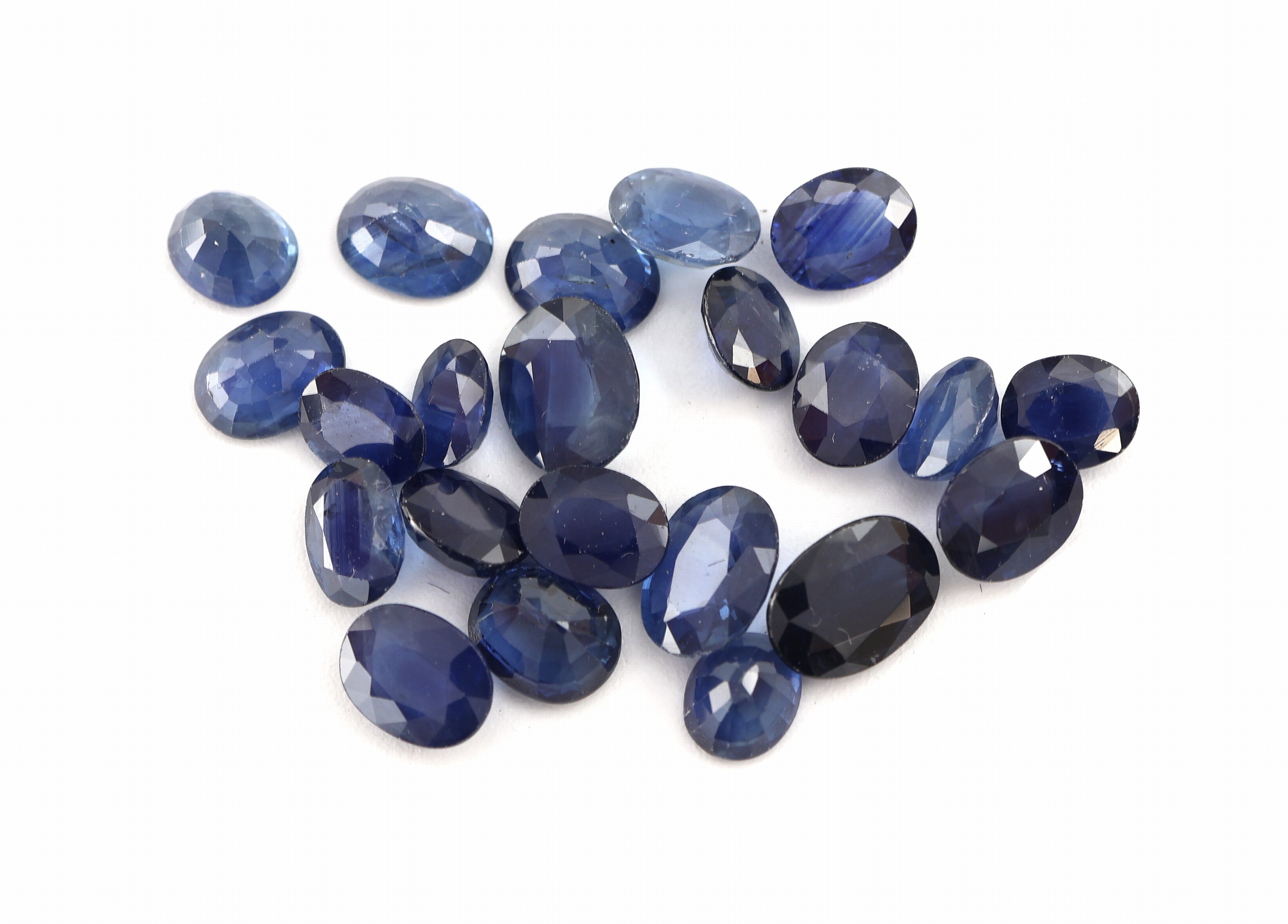 Image 27000385 - Lot lose Saphire, zus. ca. 12.00 ct, ovalfacett. Schätzpreis: 1100, - EUR