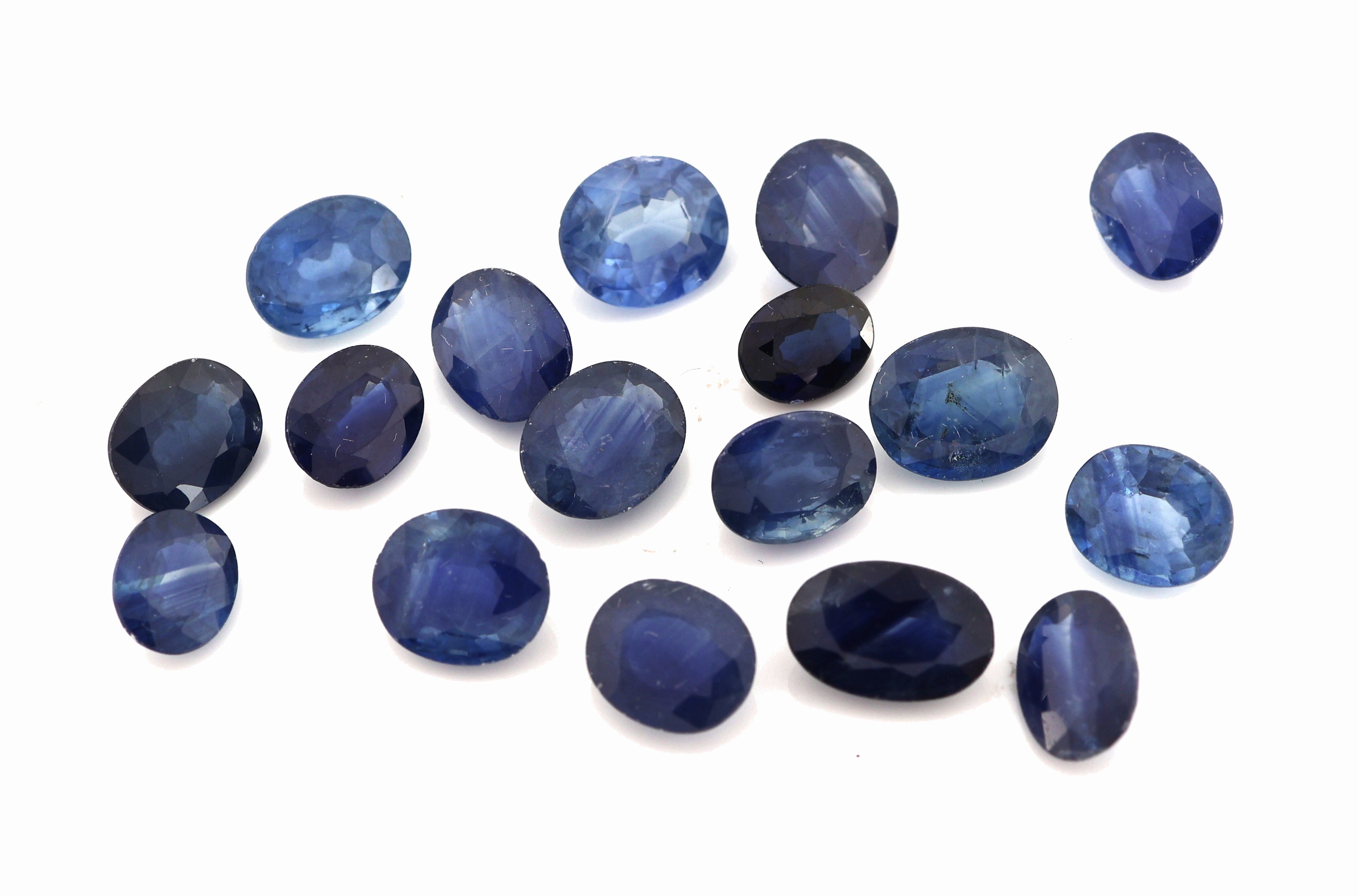 Image 27000389 - Lot lose Saphire, zus. ca. 11.06 ct, oval- facett. in versch. Größen und Farbnuancen, ...