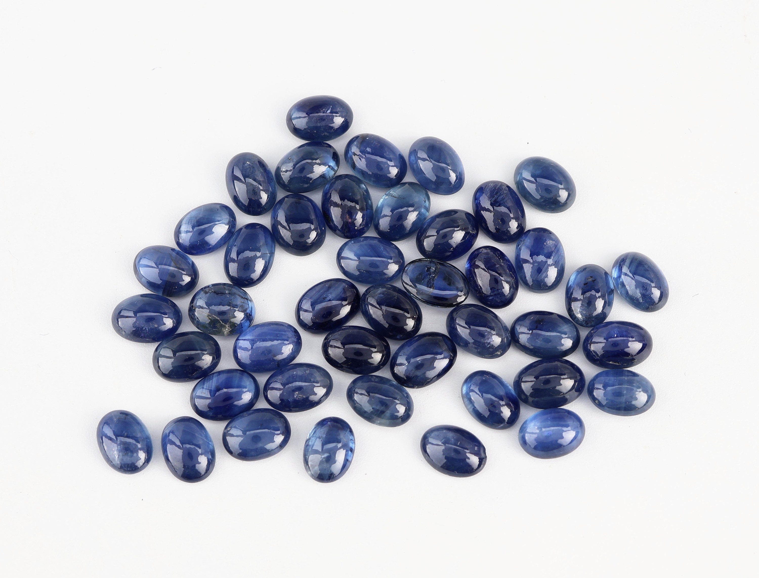Image 27000391 - Lot lose Saphire, zus. ca. 48.81 ct, ovale Cabochons in versch. Größen und Farbnuancen ...