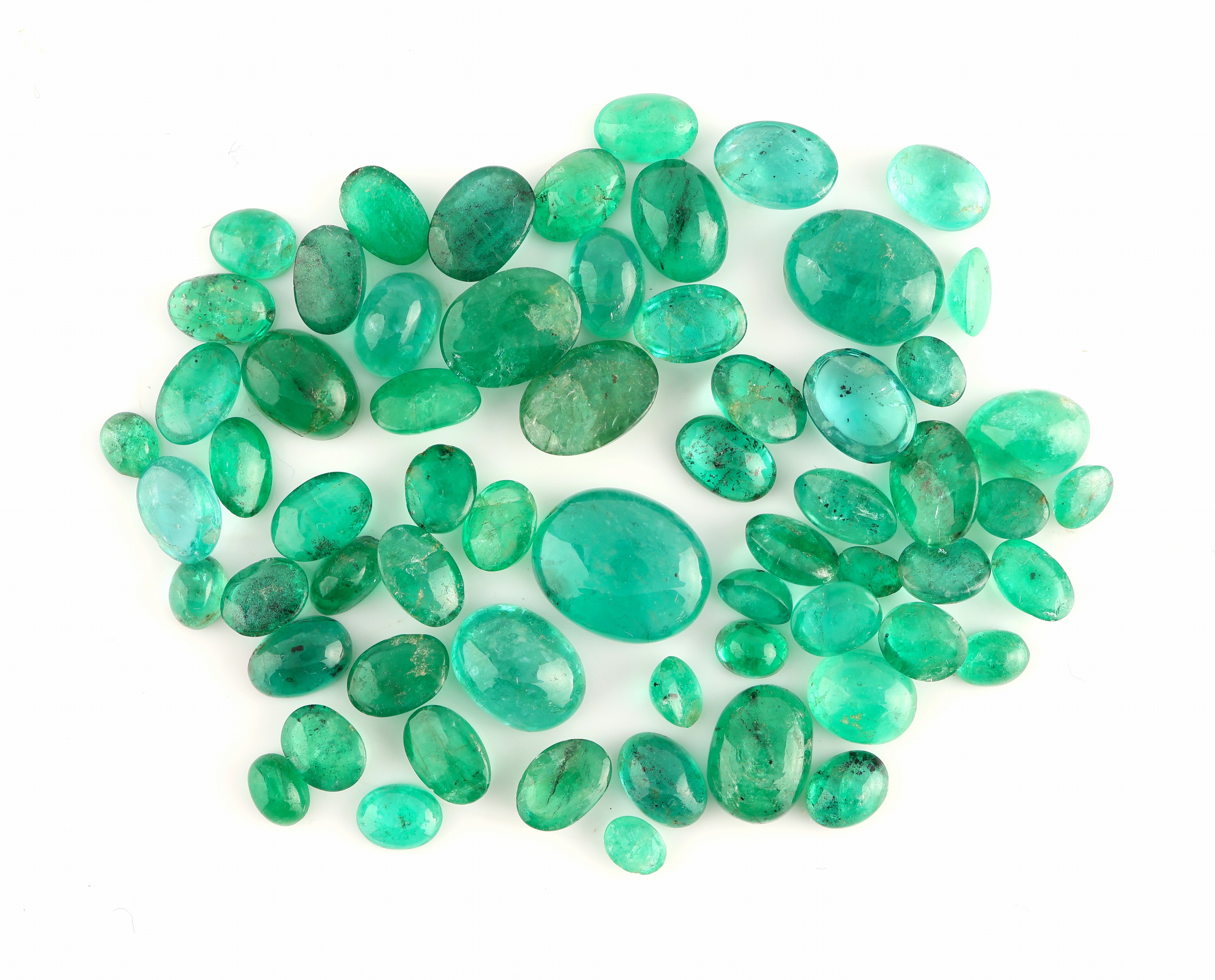 Image 27000397 - Lot lose Smaragde, zus. ca. 33.00 ct, Cabochons in versch. Größen, Formen und ...