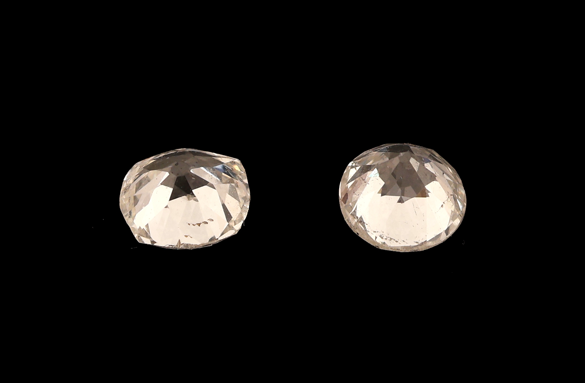 Detail a: Lot 2 lose Altschliffdiamanten, zus. ca. 0.81 ct Weiß/p 1