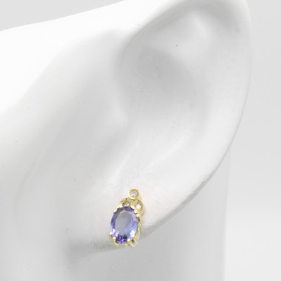 27000336a - Paar Ohrstecker mit Tansaniten und Diamanten, GG 585/000, 2 ovale Tansanite zus. ca. ...