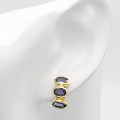 27000342a - Paar Ohrstecker mit Tansaniten, GG 585/000, 6 ovale Tansanite zus. ca. 3 ct, l.gebogene ...