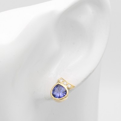 27000345a - Paar Ohrstecker mit Tansaniten und Brillanten, GG 750/000, 2 Tansanittropfen zus. ca. ...