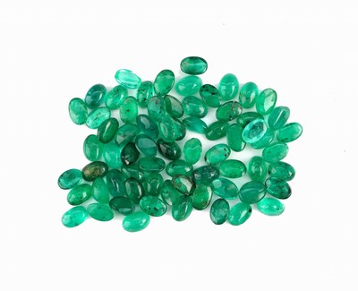 Image Lot lose Smaragde, zus. ca. 32.96 ct, ovale Cabochons in versch. Größen und ...