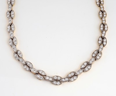 27000548a - 18 kt Gold Diamant-Collier, GG/WG 750/000, qualitätvolle Verarbeitung, 3-rhg. ...