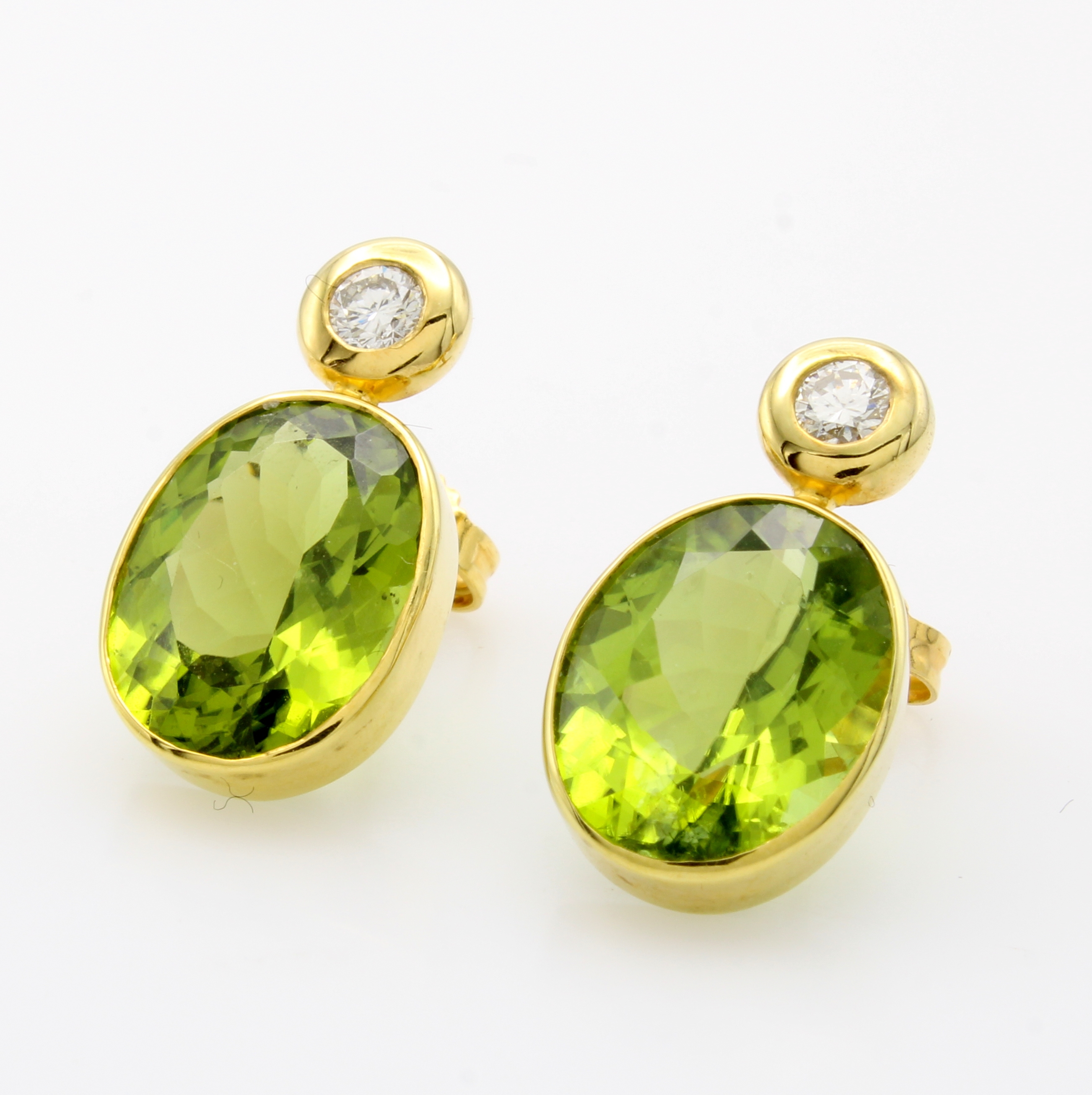 Image 27000603 - Paar Ohrstecker mit Peridots und Brillanten, GG 585/000, 2 ovale Peridots zus. ca. 13 ...