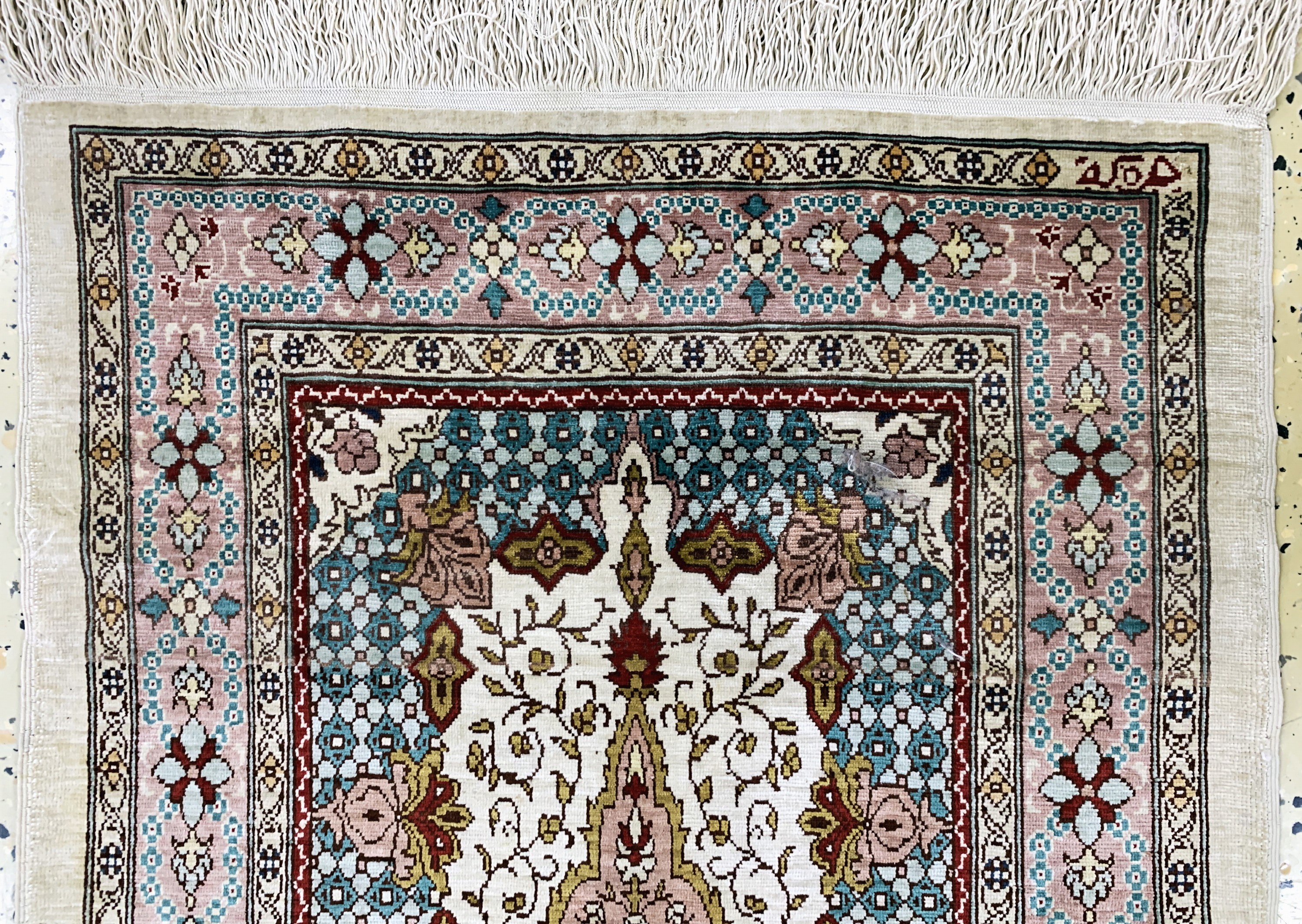 Detail a: Hereke fein, Türkei, Ende 20.Jhd., reine Naturseide, ca. 86 x 51 cm, EHZ: 1-2