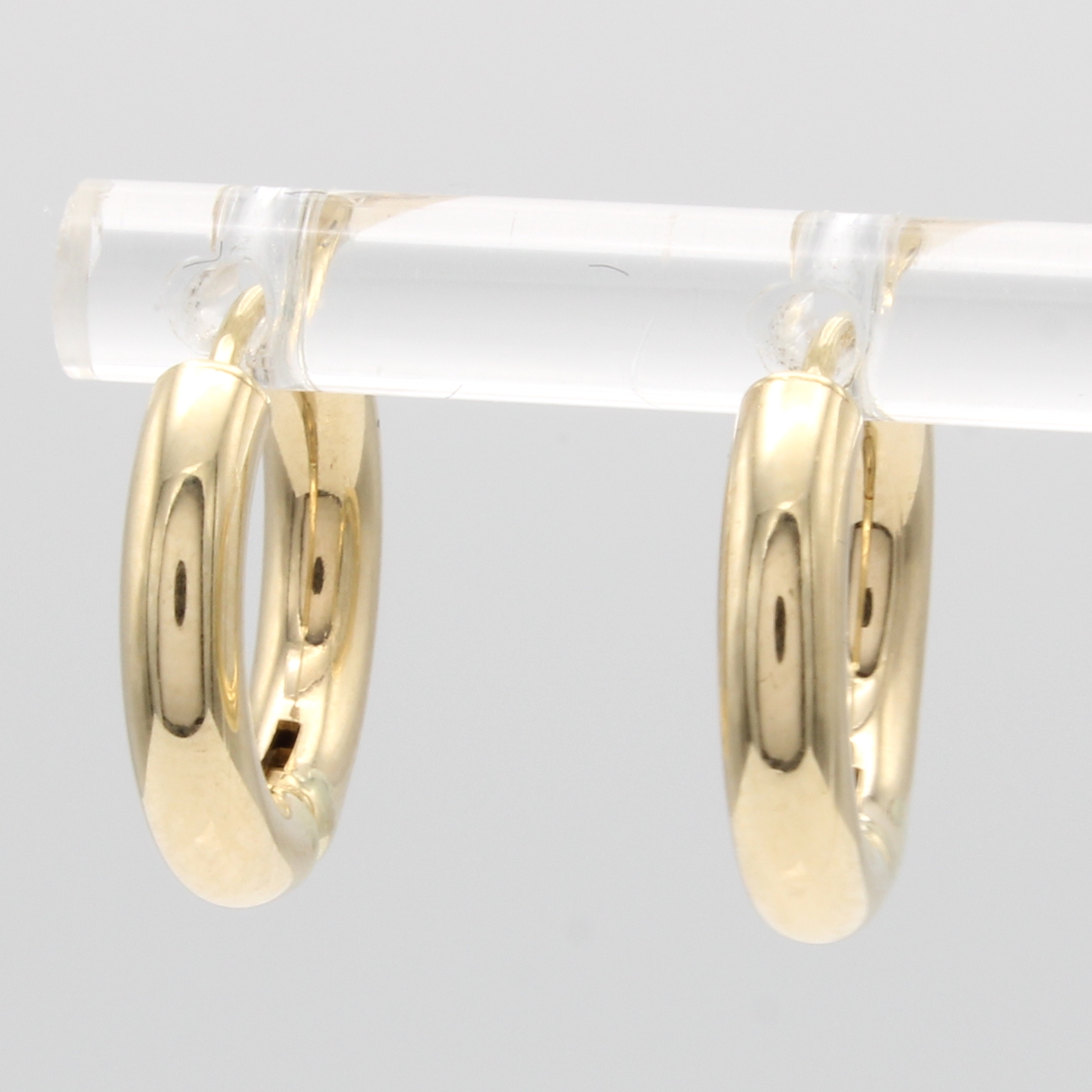 Image 27000809 - Paar Klappcreolen, GG 585/000, abgerundete Form, Br. ca. 3 mm, D. ca. 16.5 mm