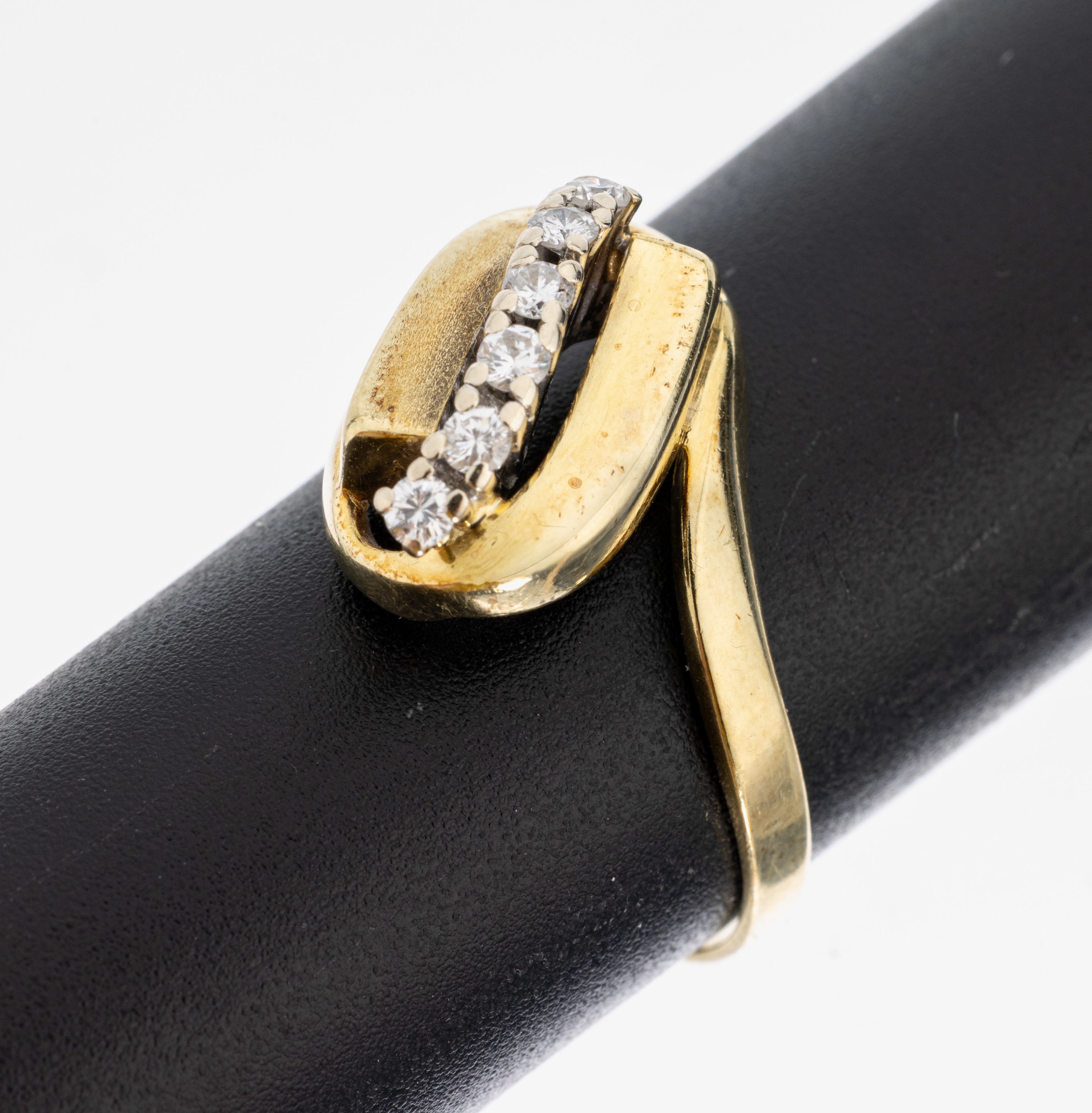 Image 27001017 - 14 kt Gold Brillant Ring, GG/WG 585/000, ovaler Ringkopf bes. mit in WG gefassten 6 ...