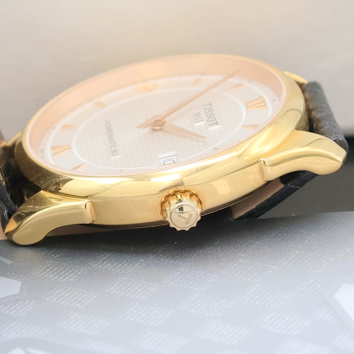 Detail d: TISSOT Herrenarmbanduhr Vintage Powermatic 80 in RG 750/000 Referenz T920407A, Automatik, Schweiz um 2017, 2-teil. Geh. beids. vergl., Boden 4-fach ...