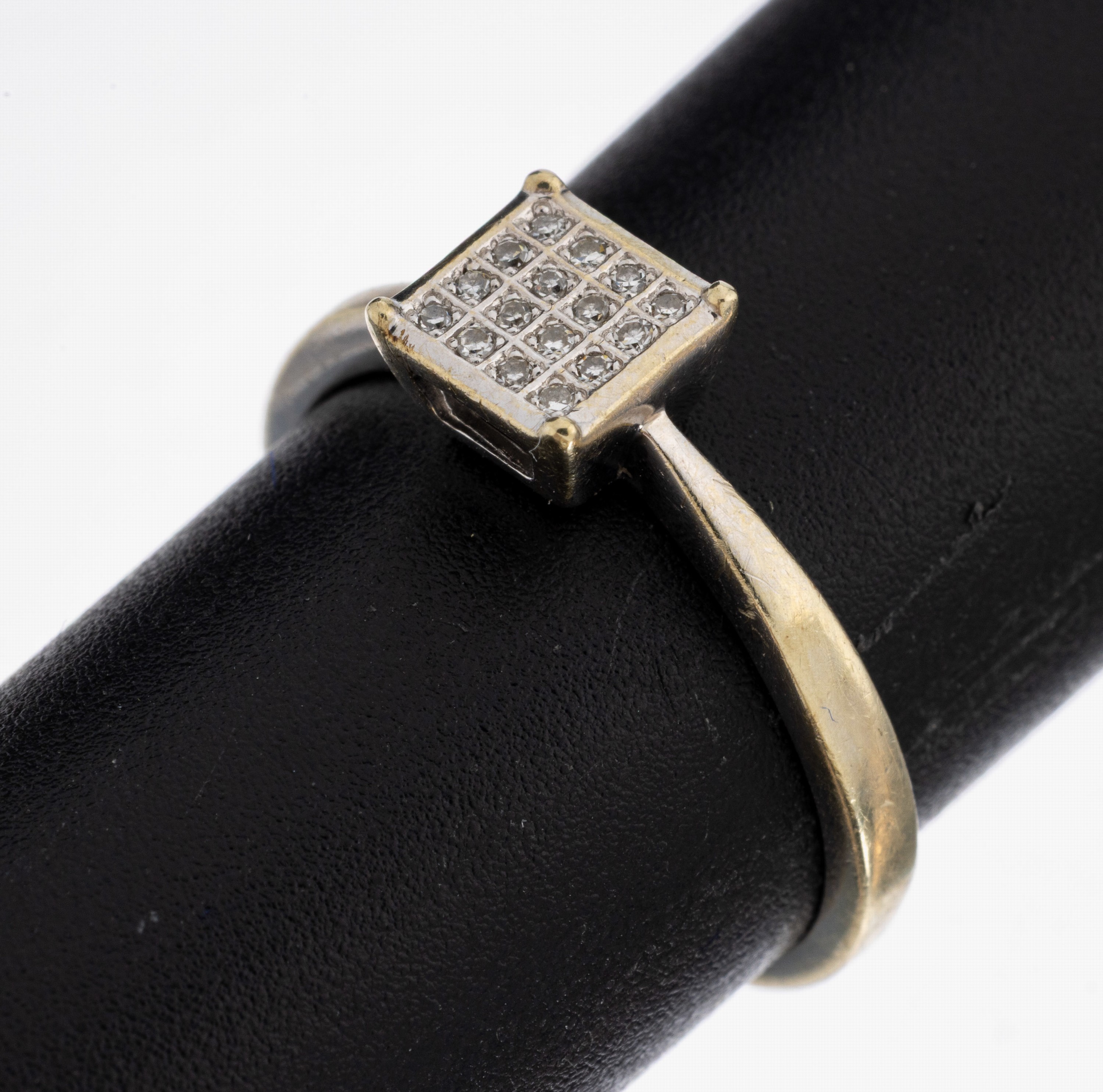Image 27001031 - 14 kt Gold Diamant-Ring, WG 585/000, quadratischer Ringkopf, 16 8/8-Diamanten zus. ca. ...
