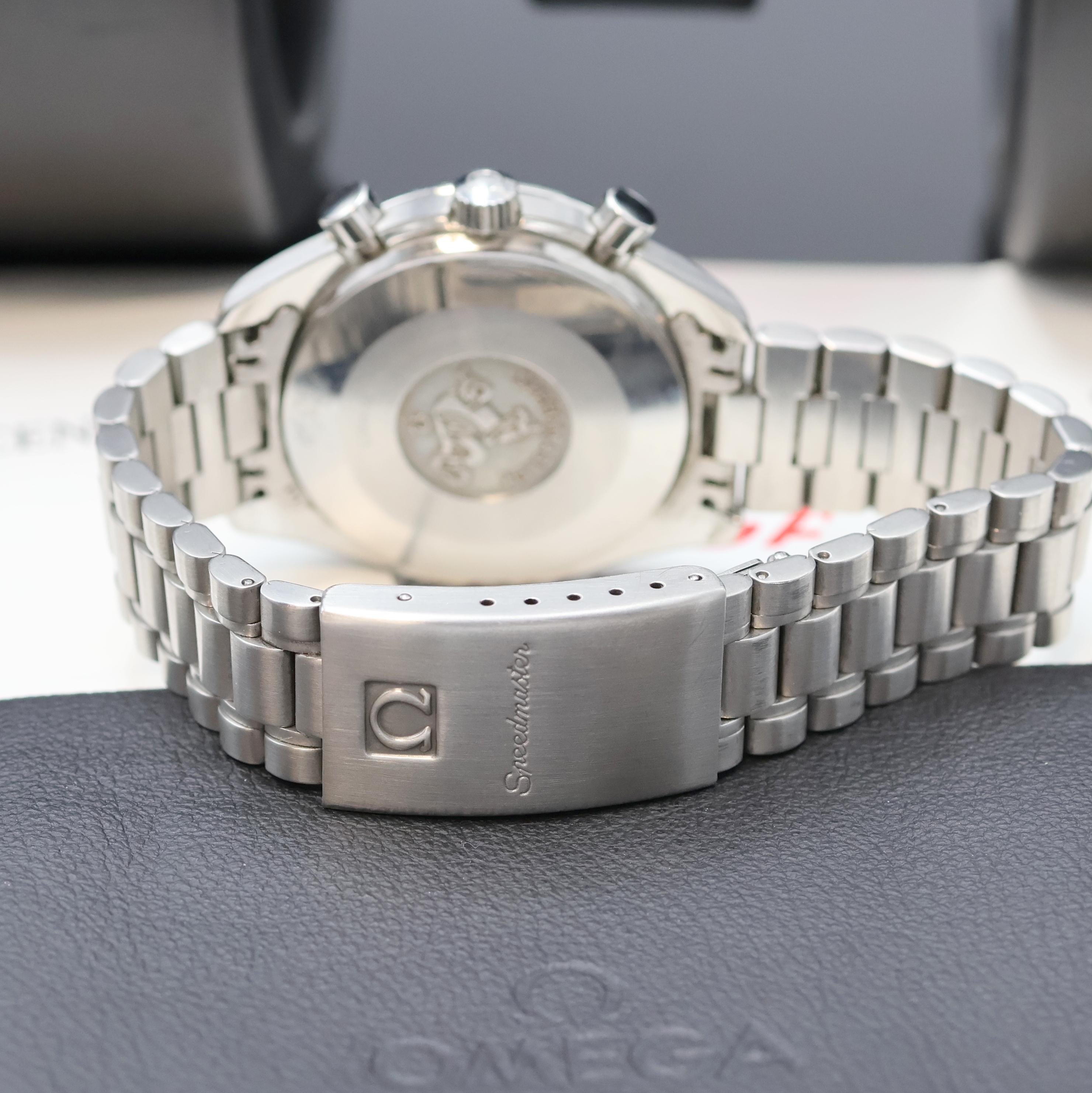 Detail c: OMEGA Herrenarmbanduhr Serie Speedmaster Sonderedition Michael Schumacher Referenz 3810.61, Automatik, Edelstahlgeh. inkl. orig. Gliederband m. ...