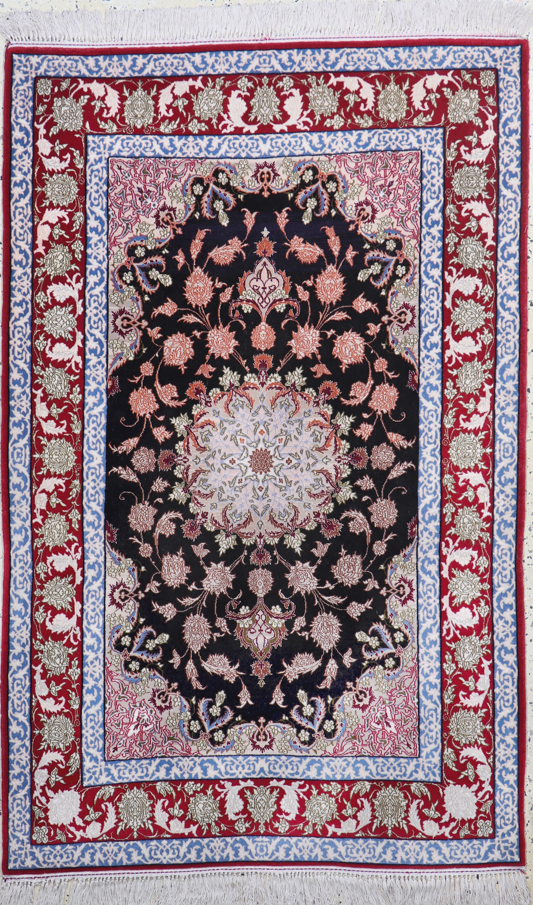 Image 27001041 - Esfahan fein, Persien, Ende 20.Jhd, Korkwolle mit und auf Seide, ca. 167 x 107 cm,ca. ...