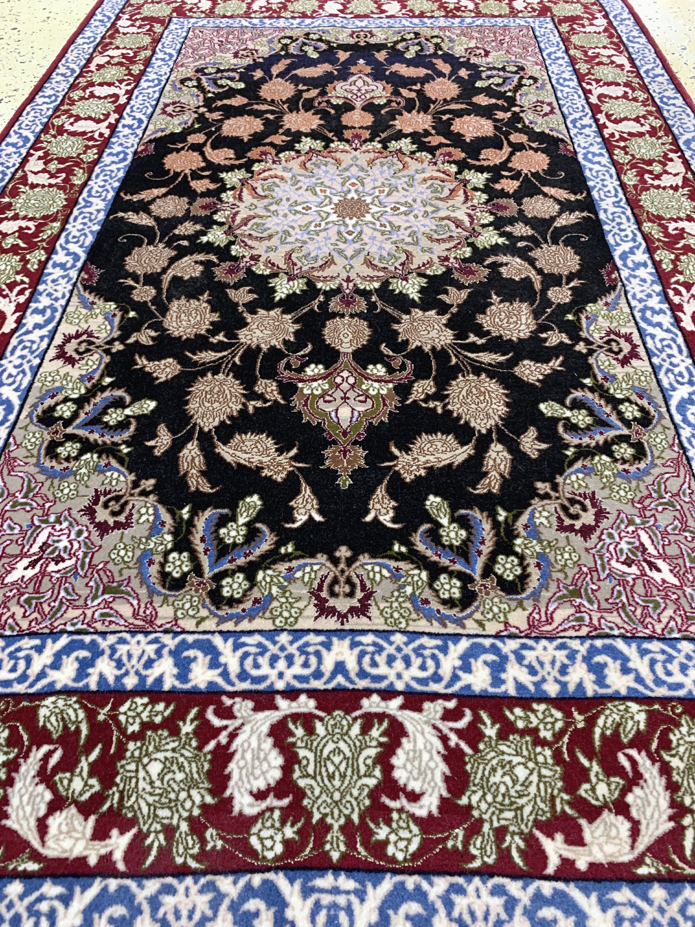 Detail d: Esfahan fein, Persien, Ende 20.Jhd, Korkwolle mit und auf Seide, ca. 167 x 107 cm,ca. 1,0 Mio. Kn/qm, EHZ: 1-2