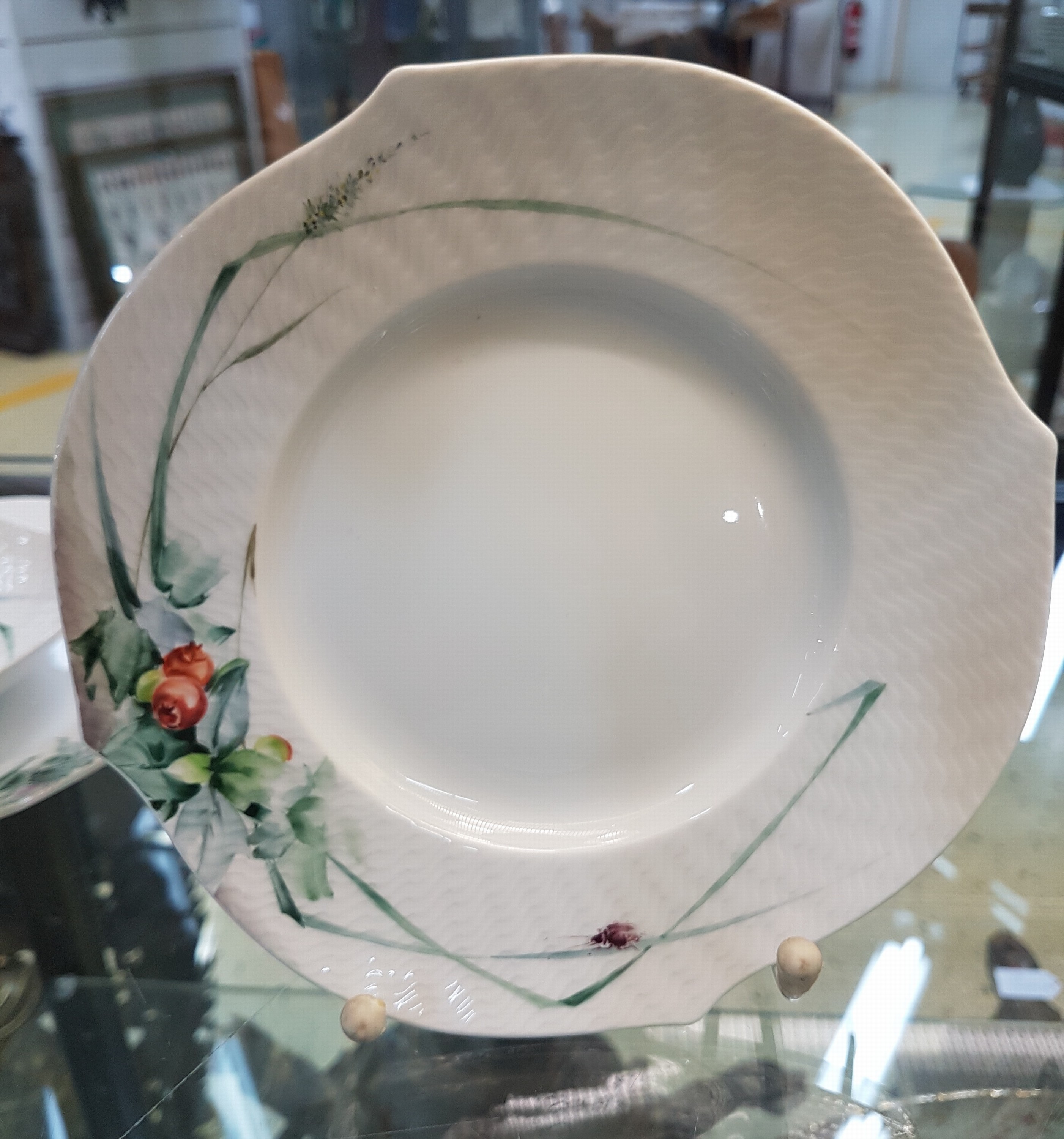 Detail f: Vier Gedecke, Meissen, Form Wellenspiel, Dekor Waldflora mit Insekten, 4 Tassen 8cm, 4 Untertassen, 4 Kuchenteller 19cm