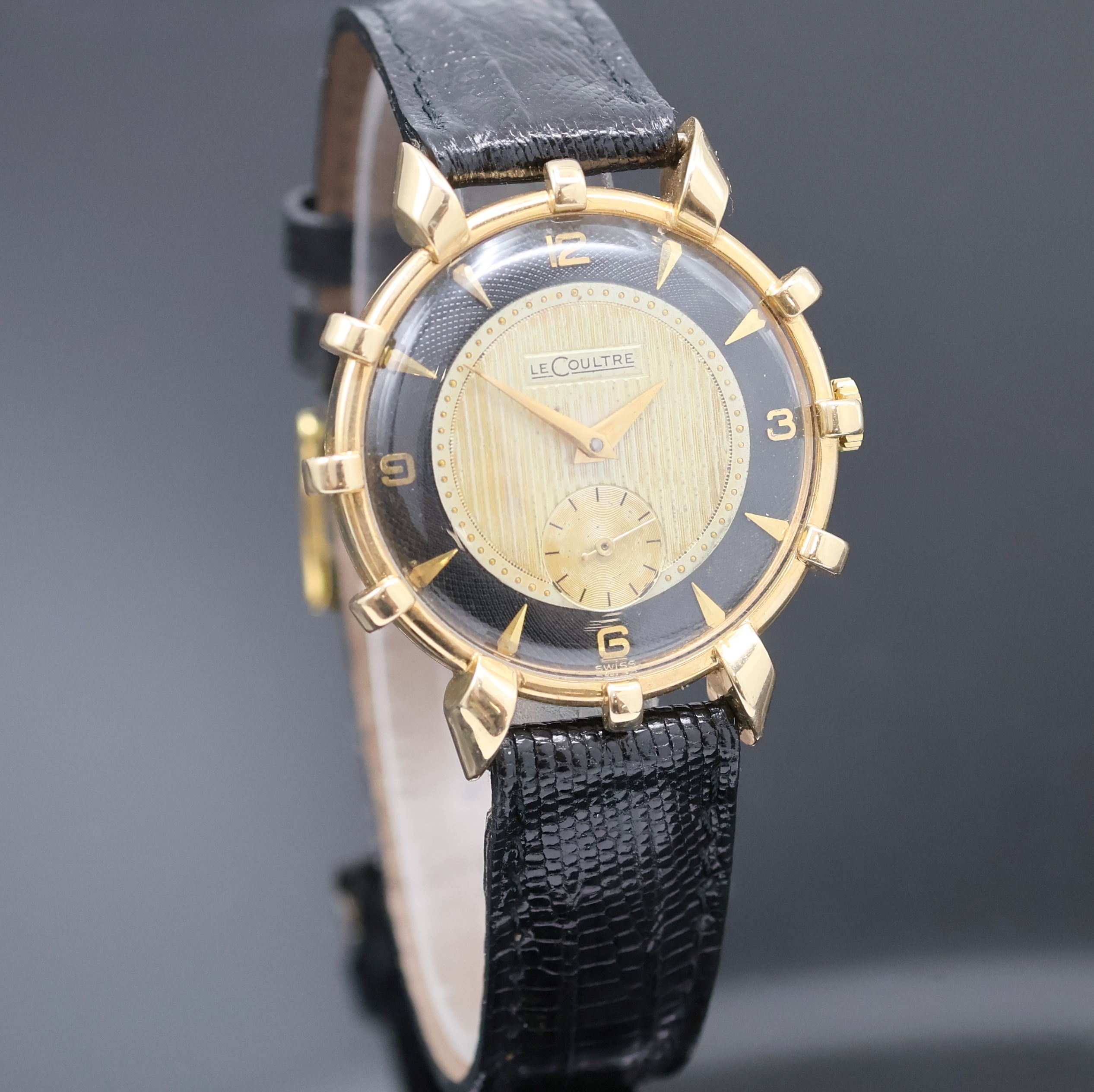 Detail b: LeCoultre seltene, ausgefallene Armbanduhr in GG 585/000, Schweiz f. d. US-Markt um 1950, Handaufzug, 2-teil. Gehäuse, Boden aufgedr., Lünette in ...