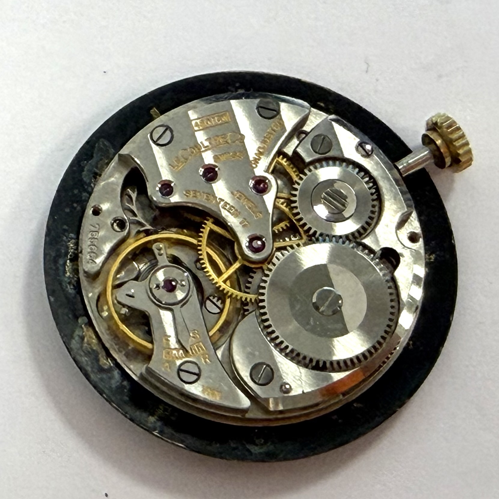 Detail e: LeCoultre seltene, ausgefallene Armbanduhr in GG 585/000, Schweiz f. d. US-Markt um 1950, Handaufzug, 2-teil. Gehäuse, Boden aufgedr., Lünette in ...