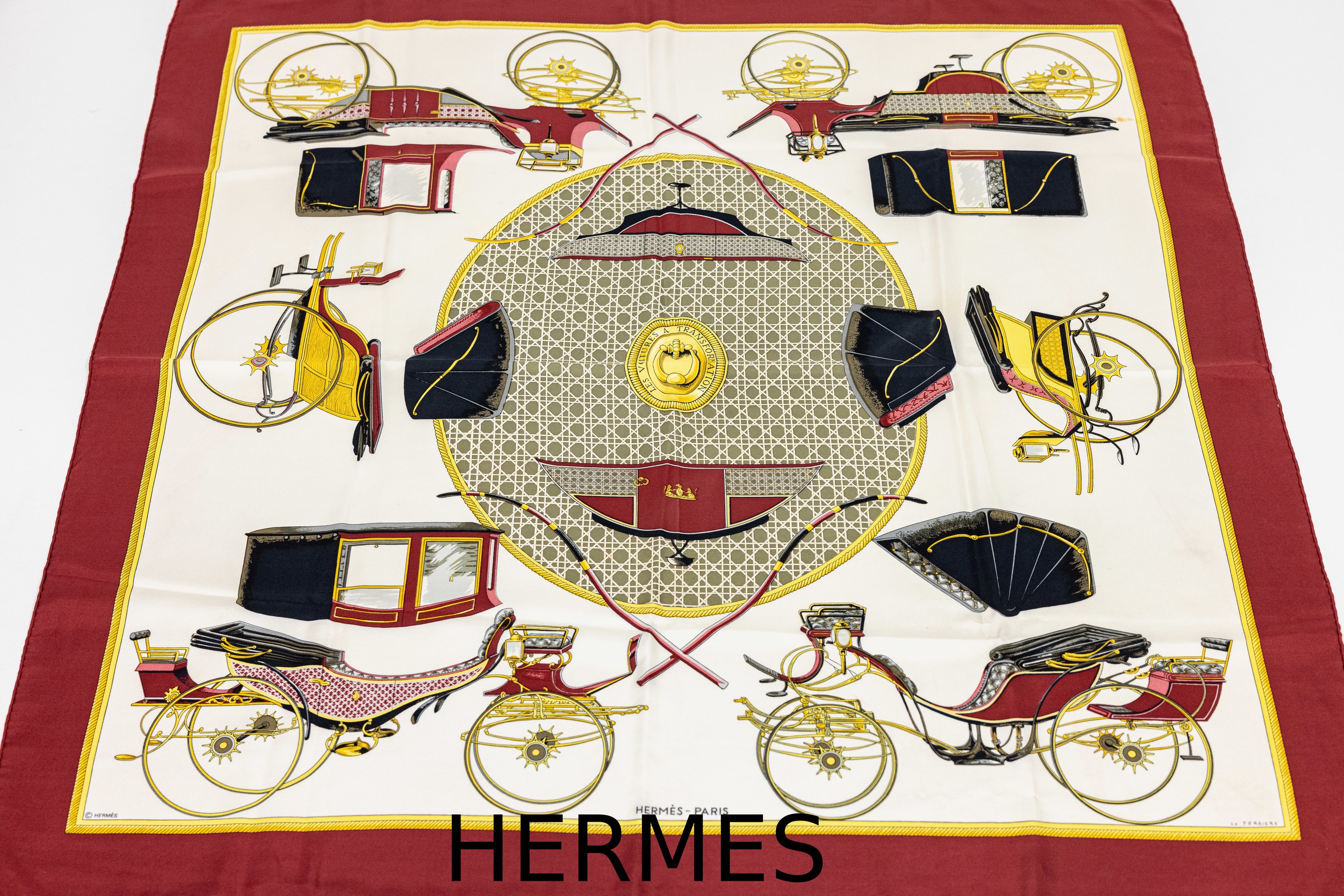 Image 27001082 - HERMES Seidencarree, 100% Seide, ´Les Voitures A Transformation´, elfenbeinfarb. Grund, ...