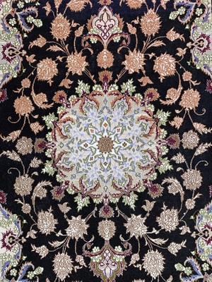 27001041b - Esfahan fein, Persien, Ende 20.Jhd, Korkwolle mit und auf Seide, ca. 167 x 107 cm,ca. ...