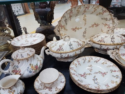 27001200a - Umfangreiches Tafelservice, Louis XV, Saareguemines, um 1900, Fayence, Blumendekor mit ...