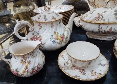 27001200b - Umfangreiches Tafelservice, Louis XV, Saareguemines, um 1900, Fayence, Blumendekor mit ...